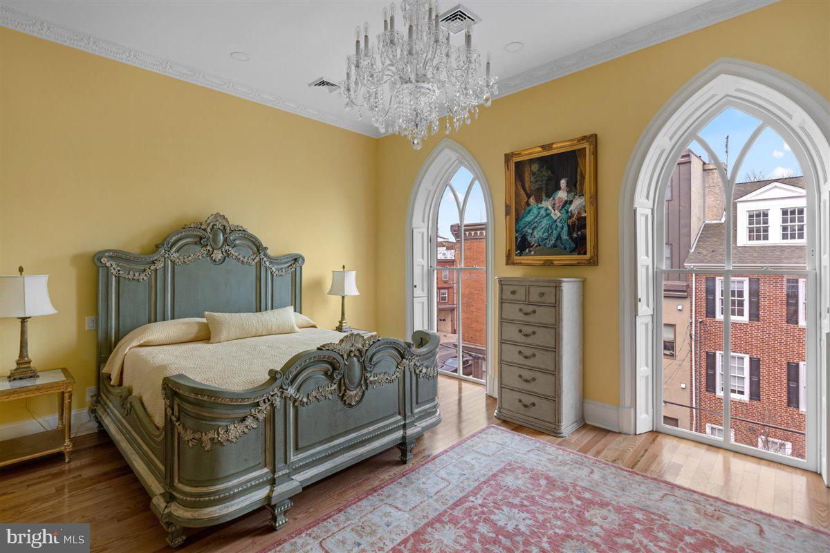 QUEEN VILLAGE - Residential