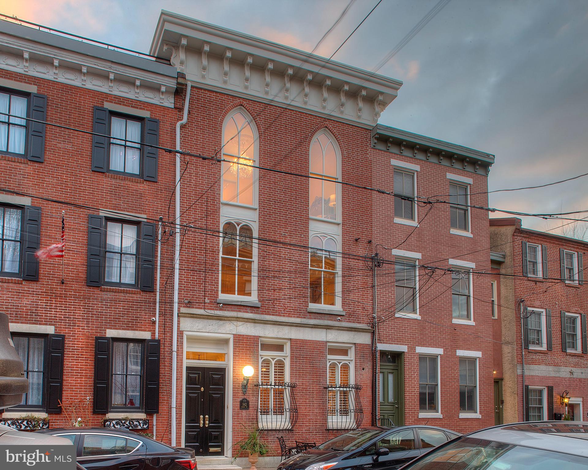 QUEEN VILLAGE - Residential