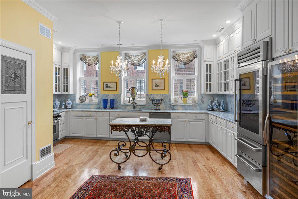 QUEEN VILLAGE - Residential