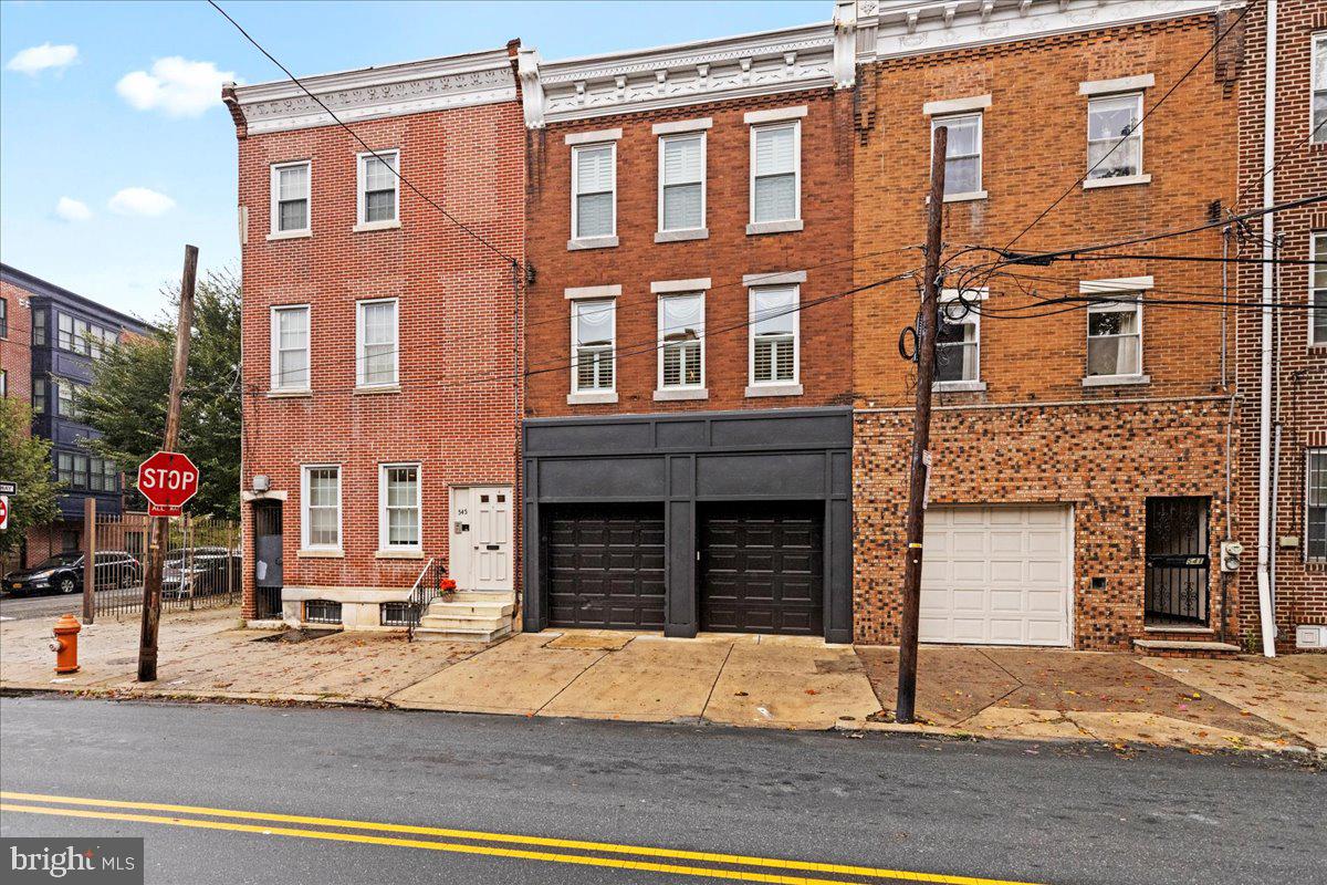 QUEEN VILLAGE - Residential