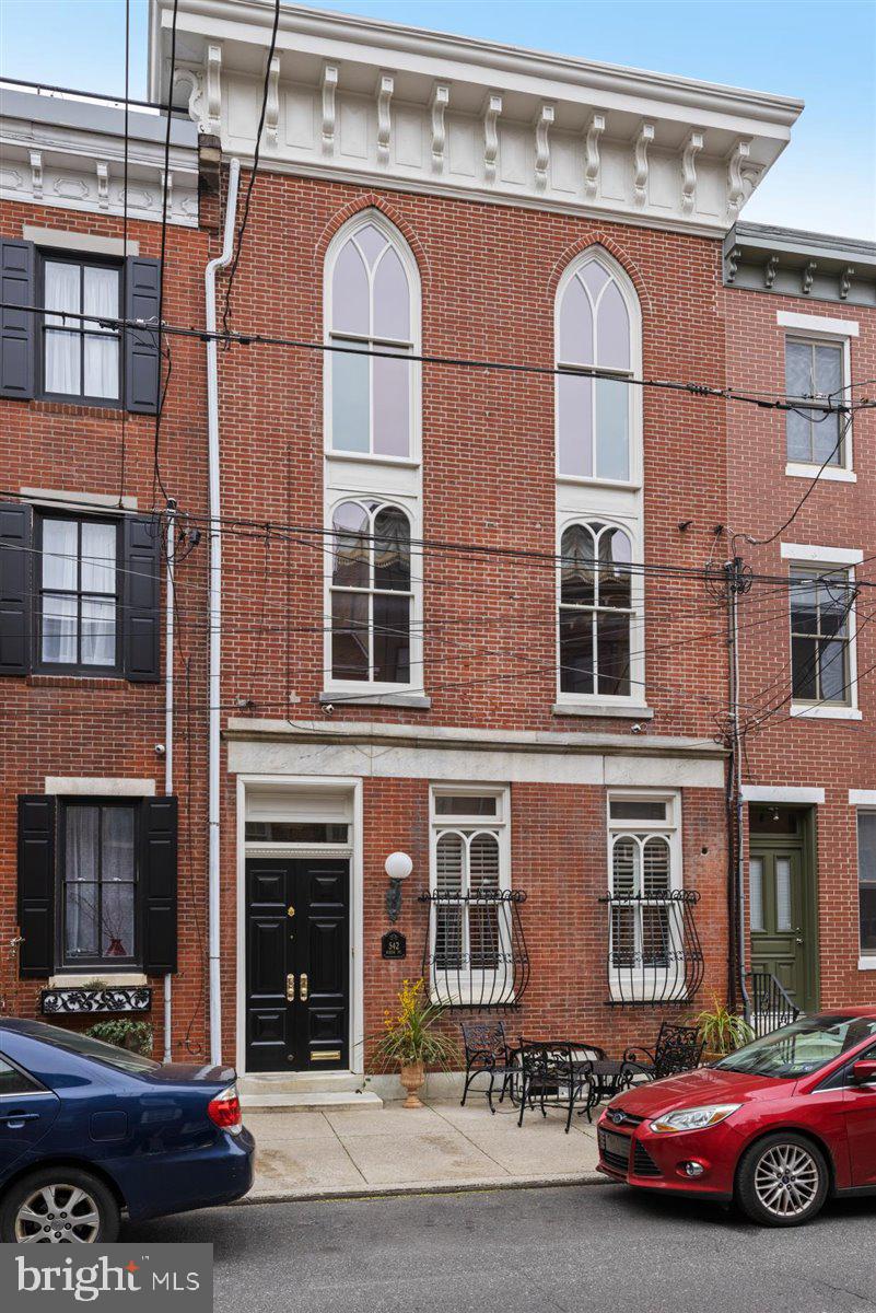 QUEEN VILLAGE - Residential