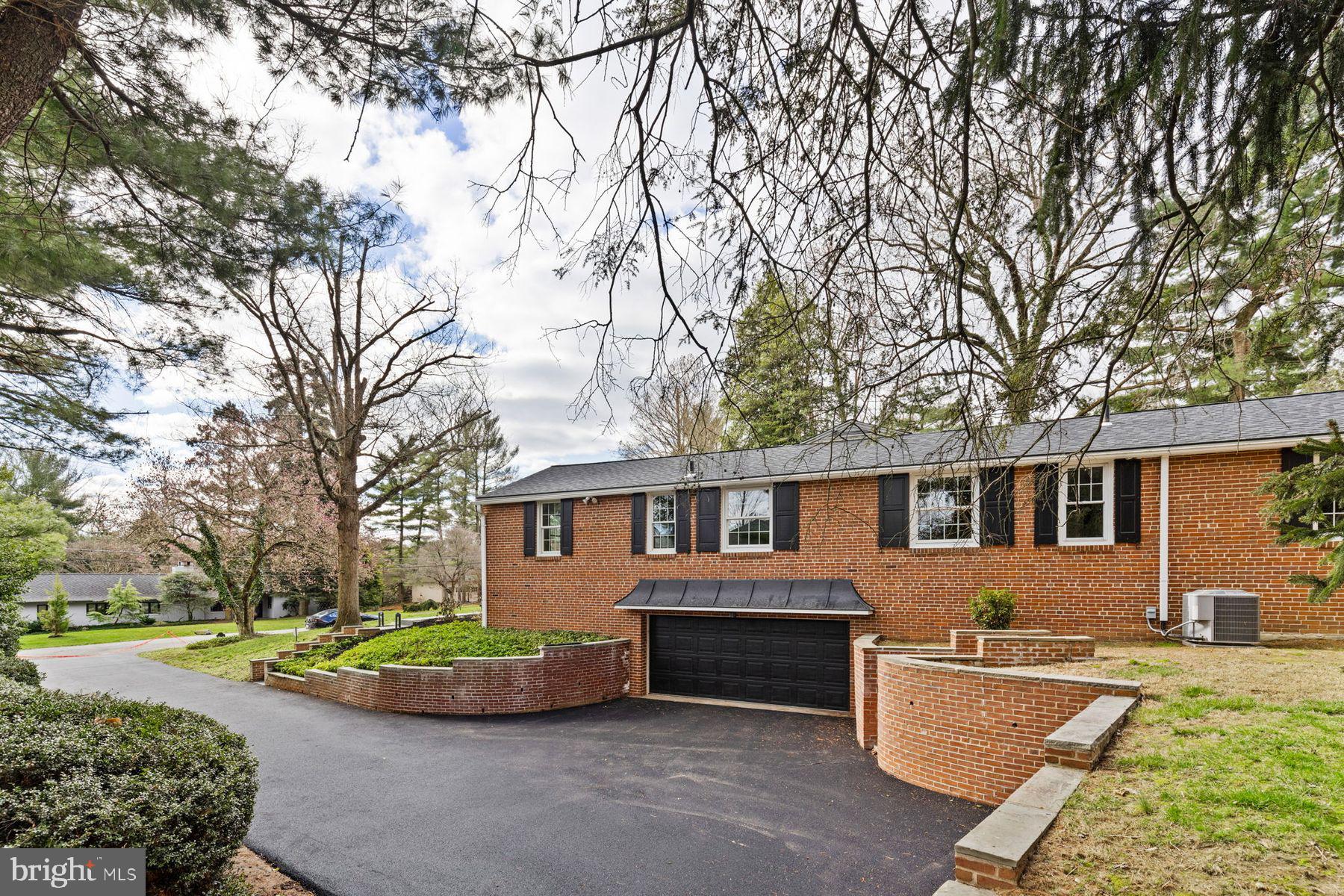 CHESTNUT HILL - Residential