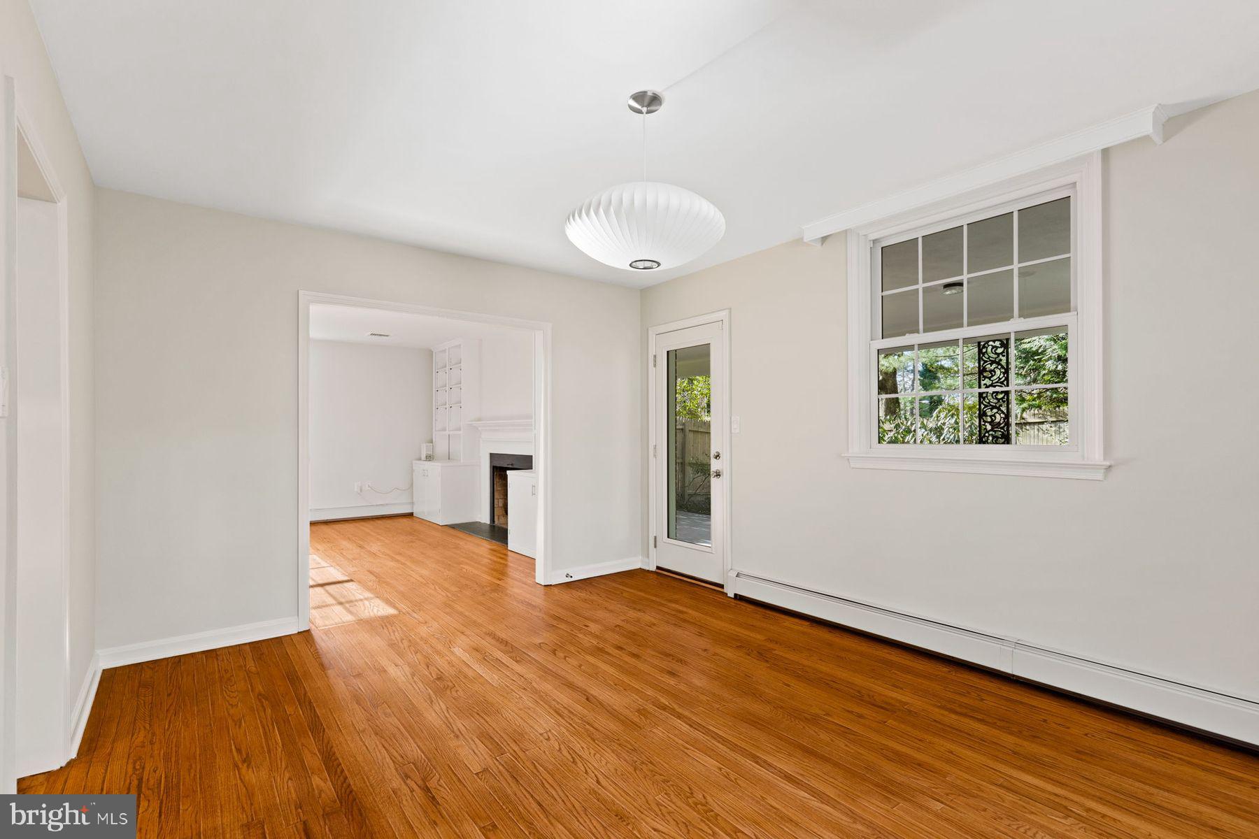 CHESTNUT HILL - Residential