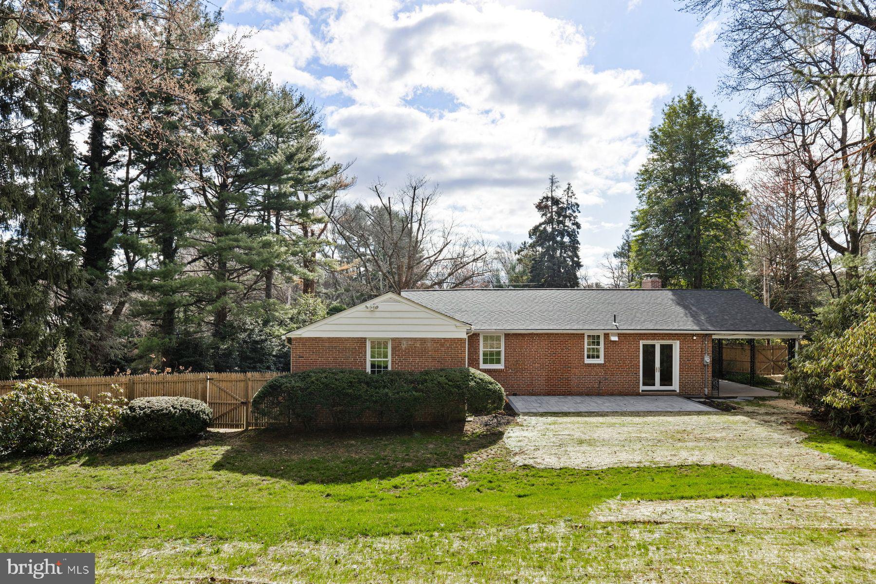 CHESTNUT HILL - Residential