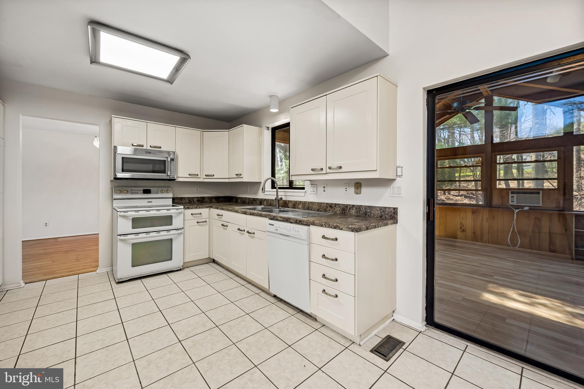 VELVET HILLS - Residential