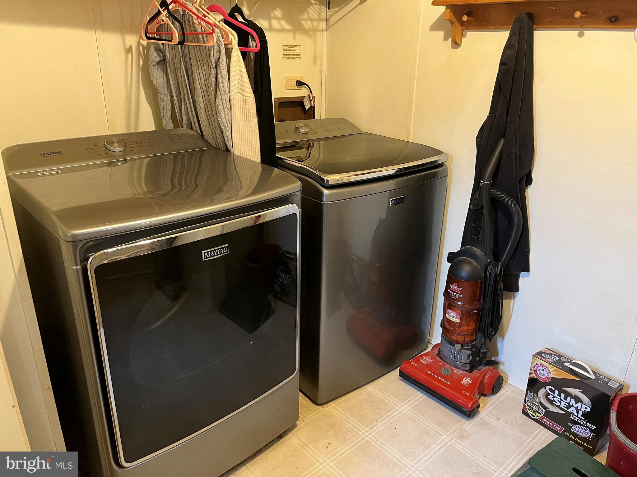 LOG CABIN COURT - Residential