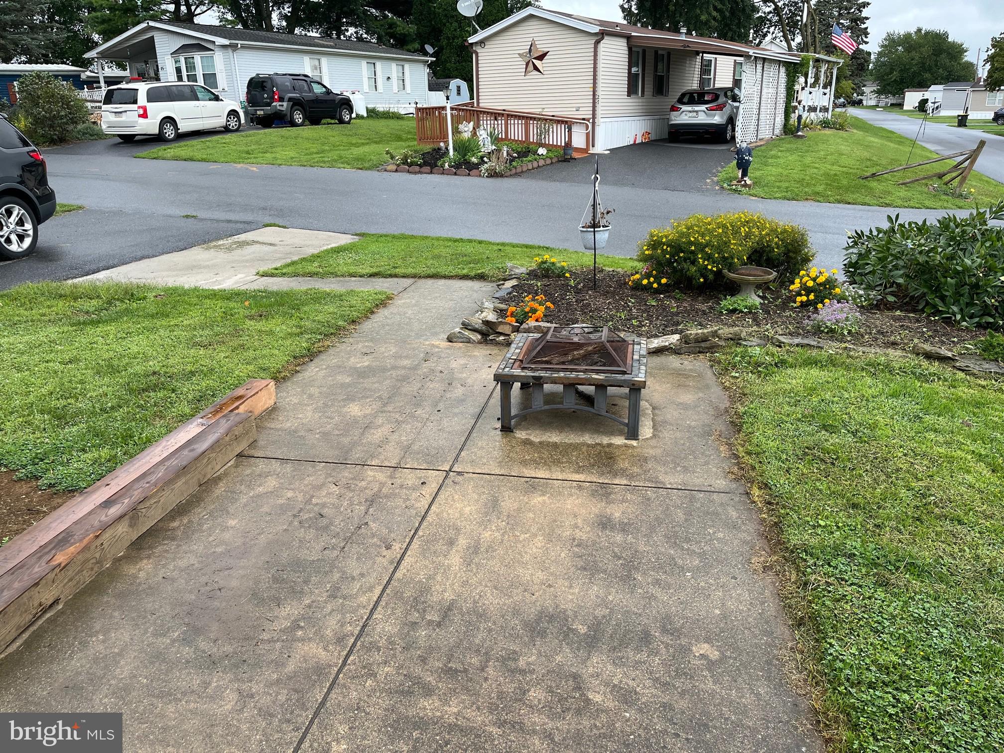 LOG CABIN COURT - Residential