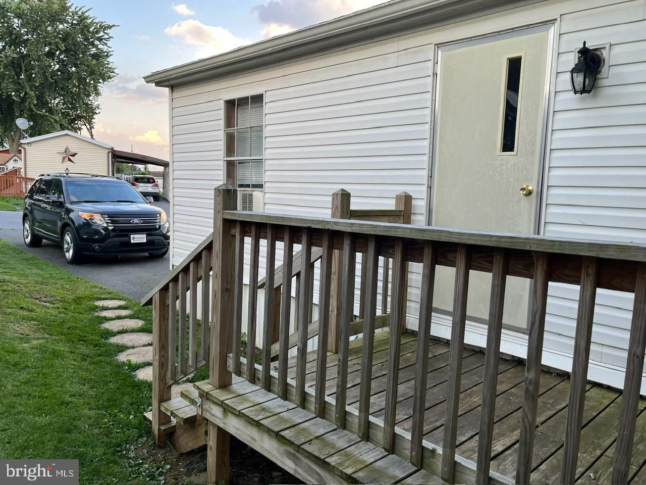 LOG CABIN COURT - Residential