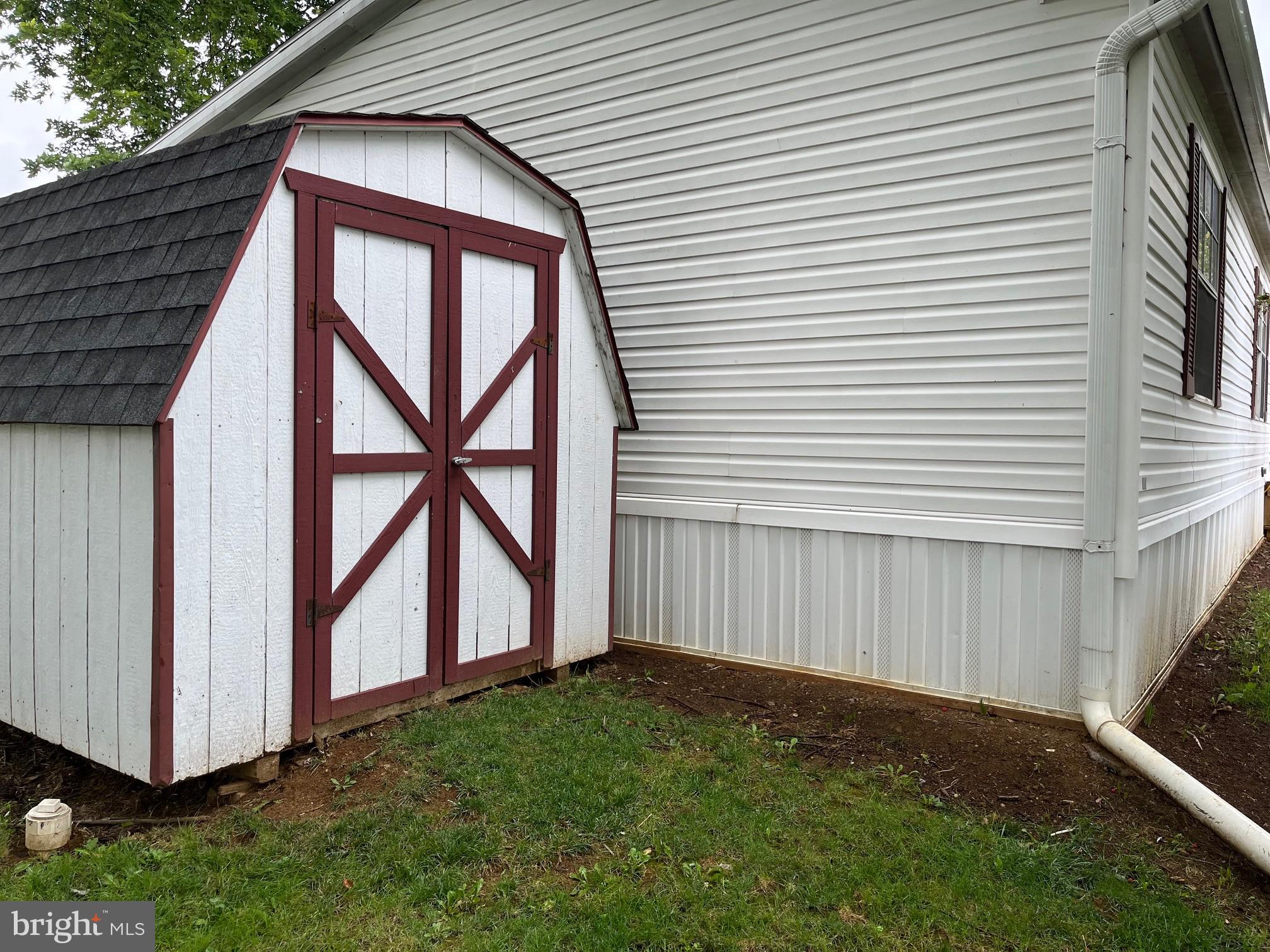 LOG CABIN COURT - Residential