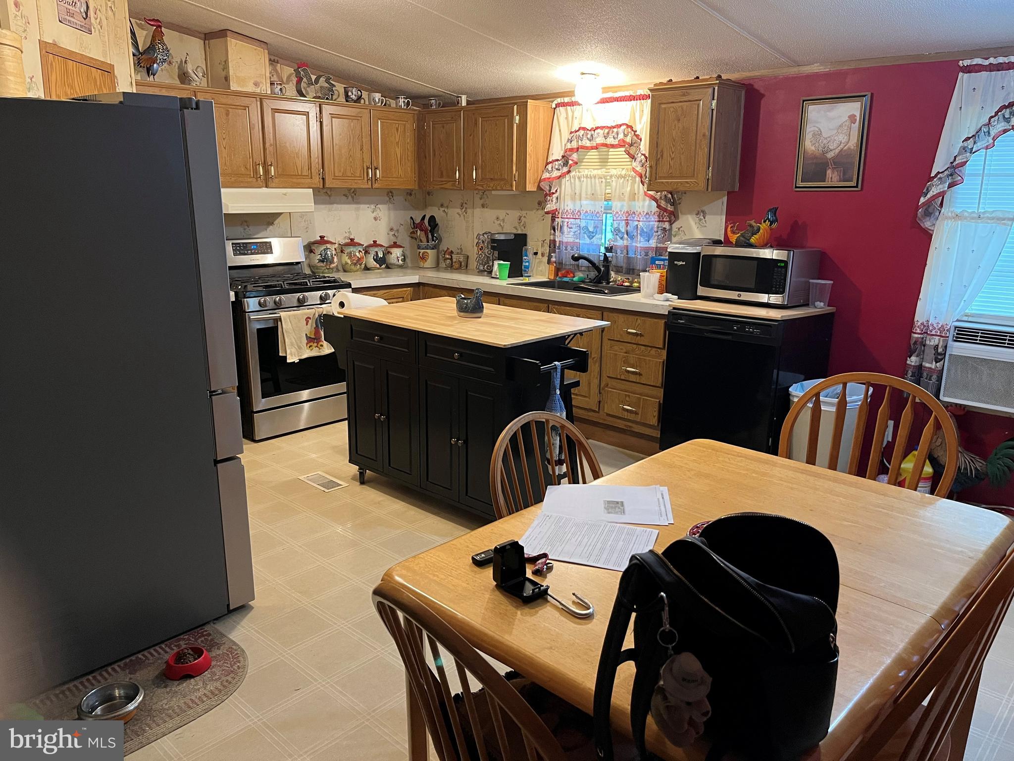 LOG CABIN COURT - Residential