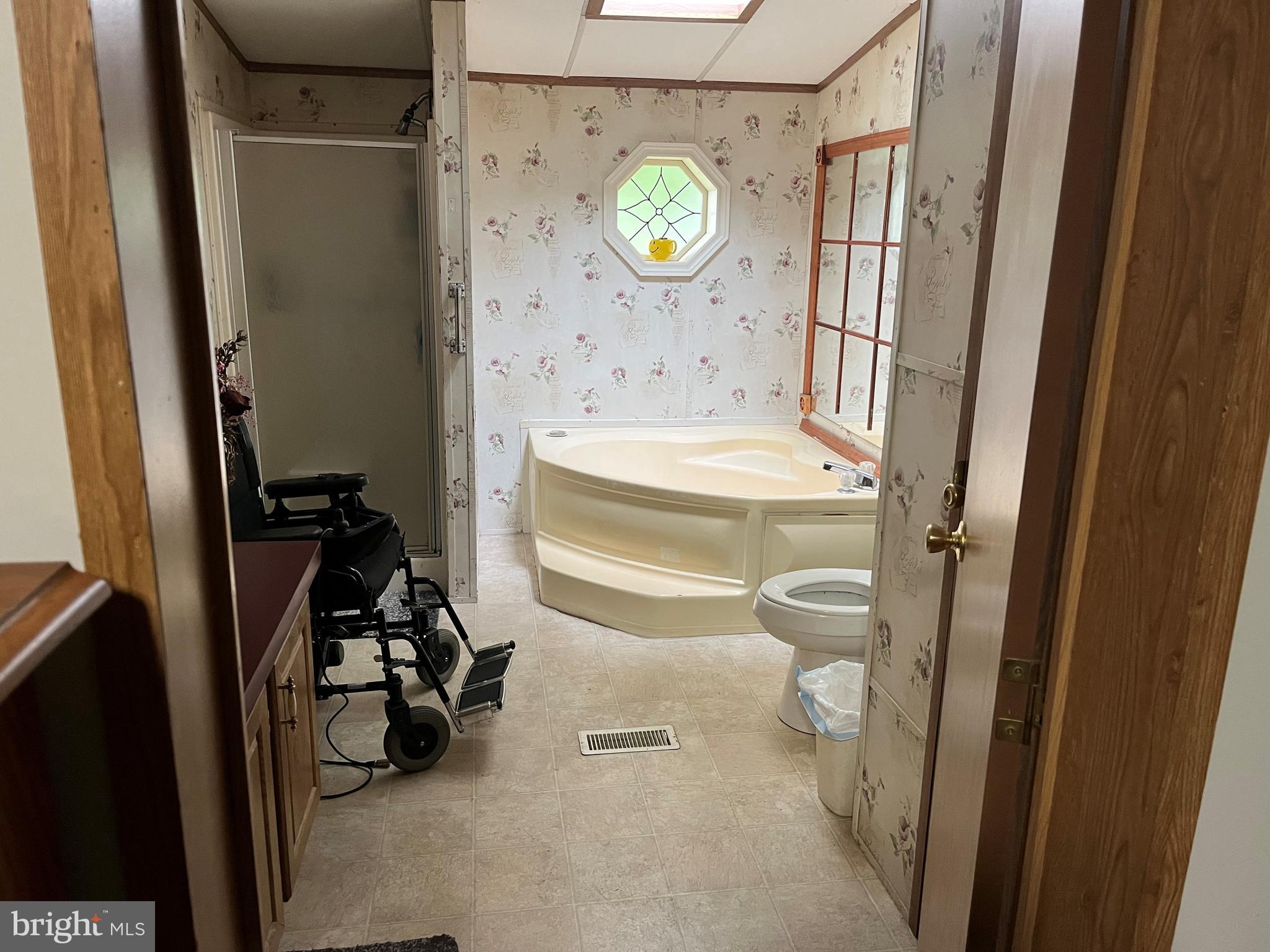 LOG CABIN COURT - Residential