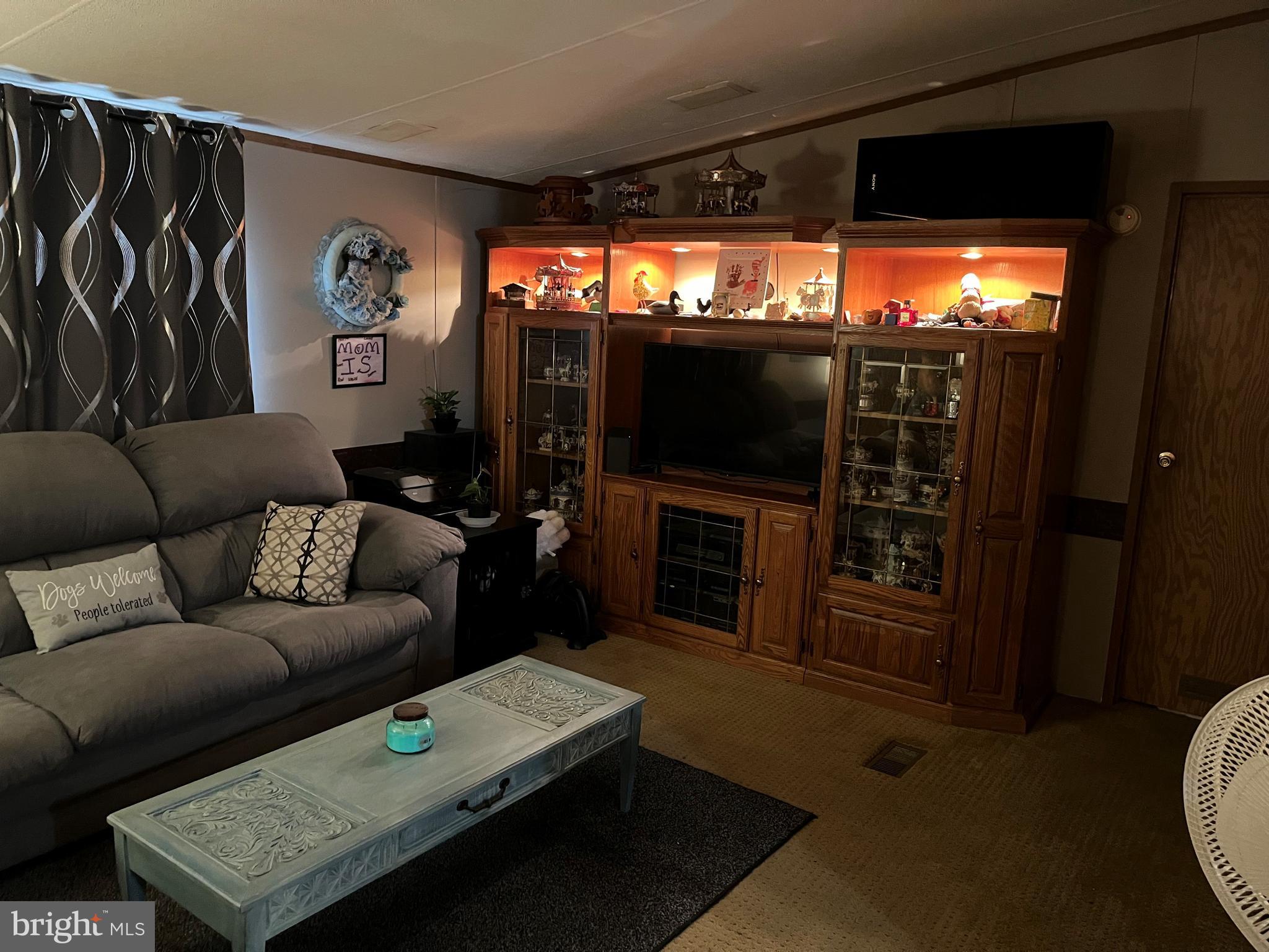 LOG CABIN COURT - Residential