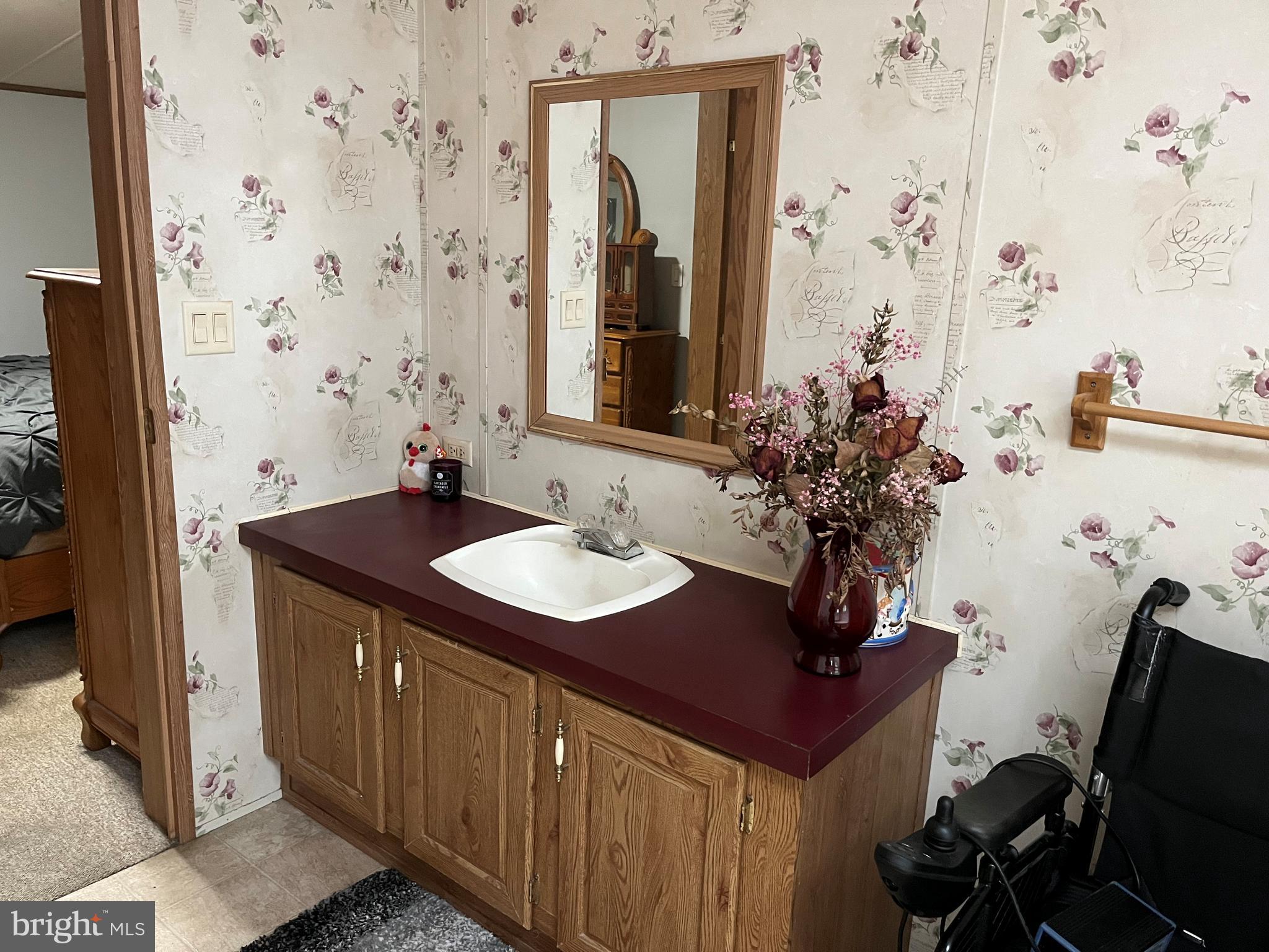 LOG CABIN COURT - Residential