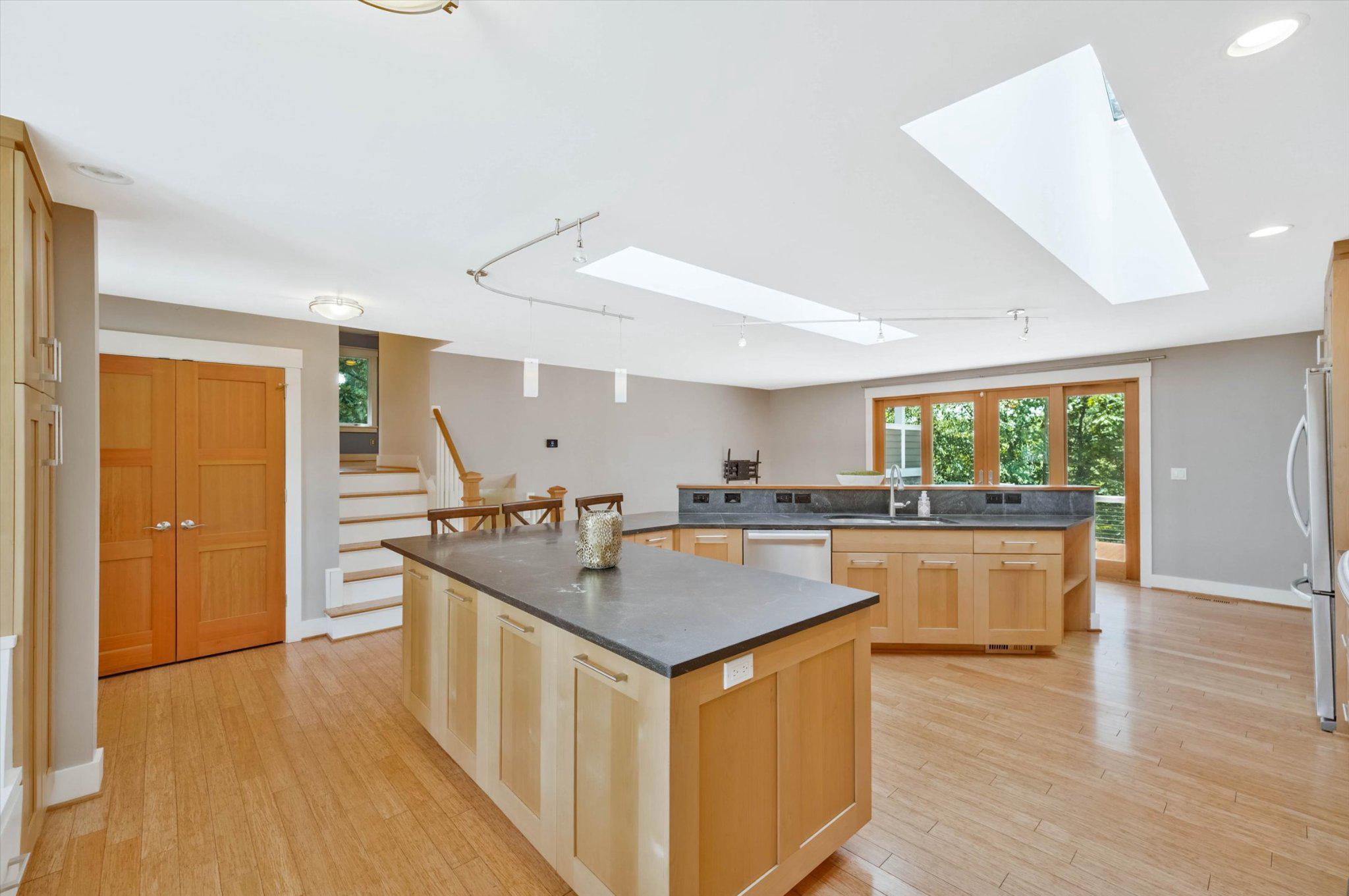 1914 CONTRALTO COURT