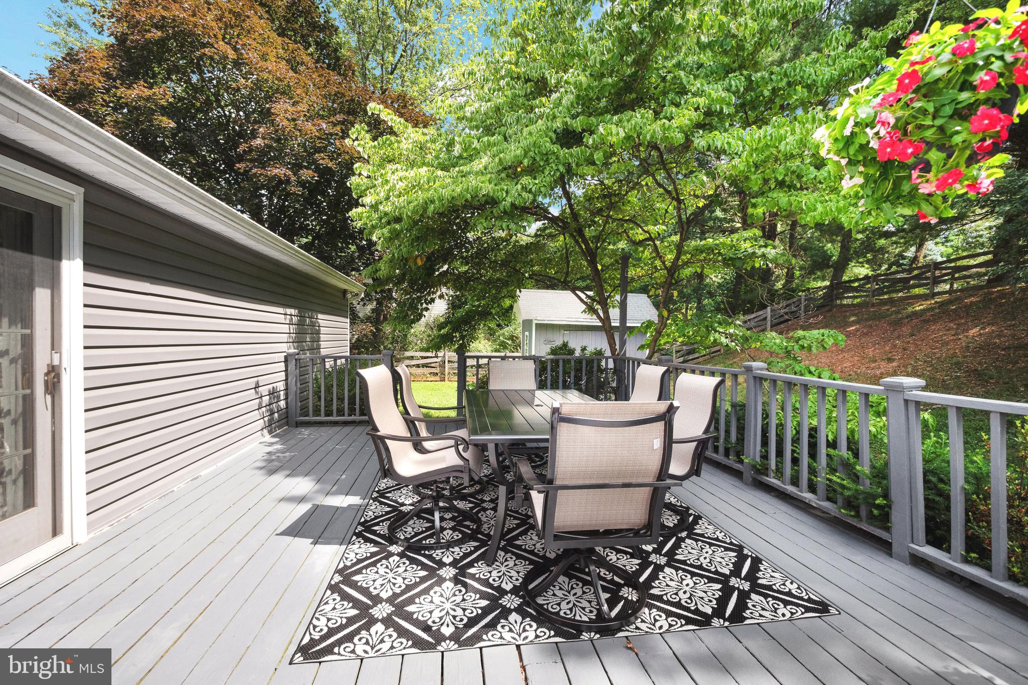 MID COUNTY VIEW - Residential