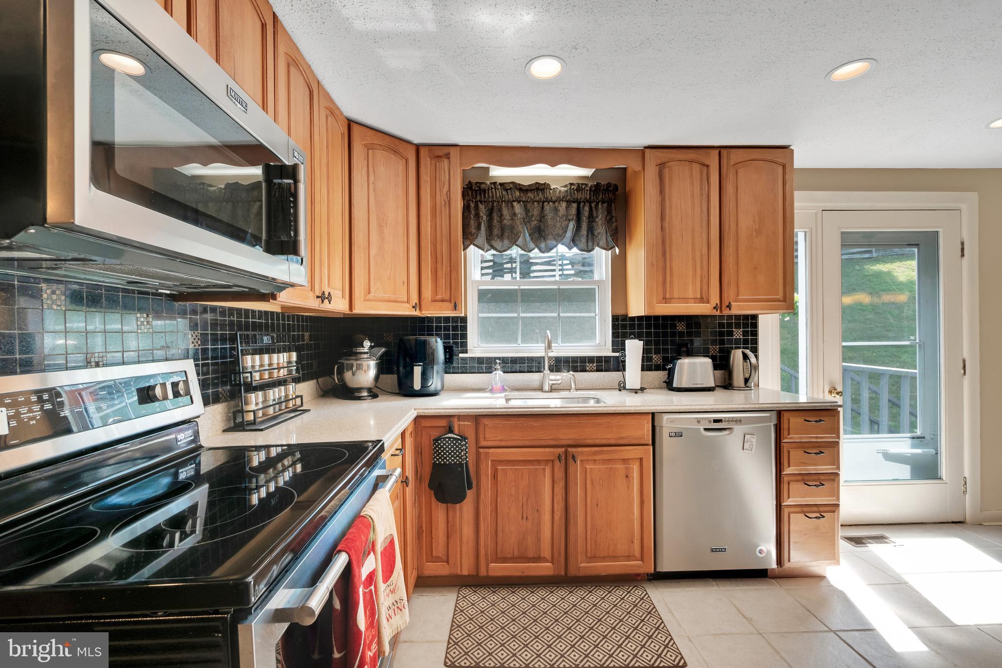 MID COUNTY VIEW - Residential