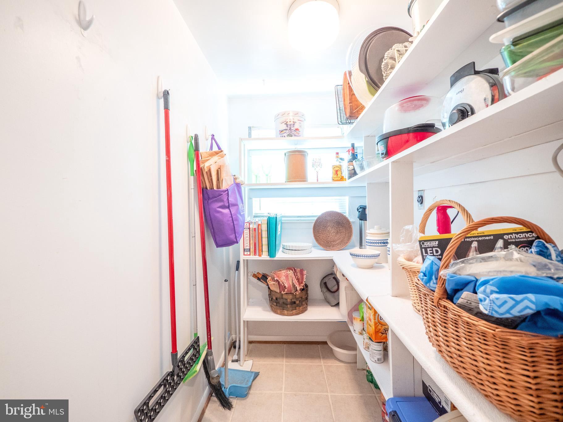 MID COUNTY VIEW - Residential