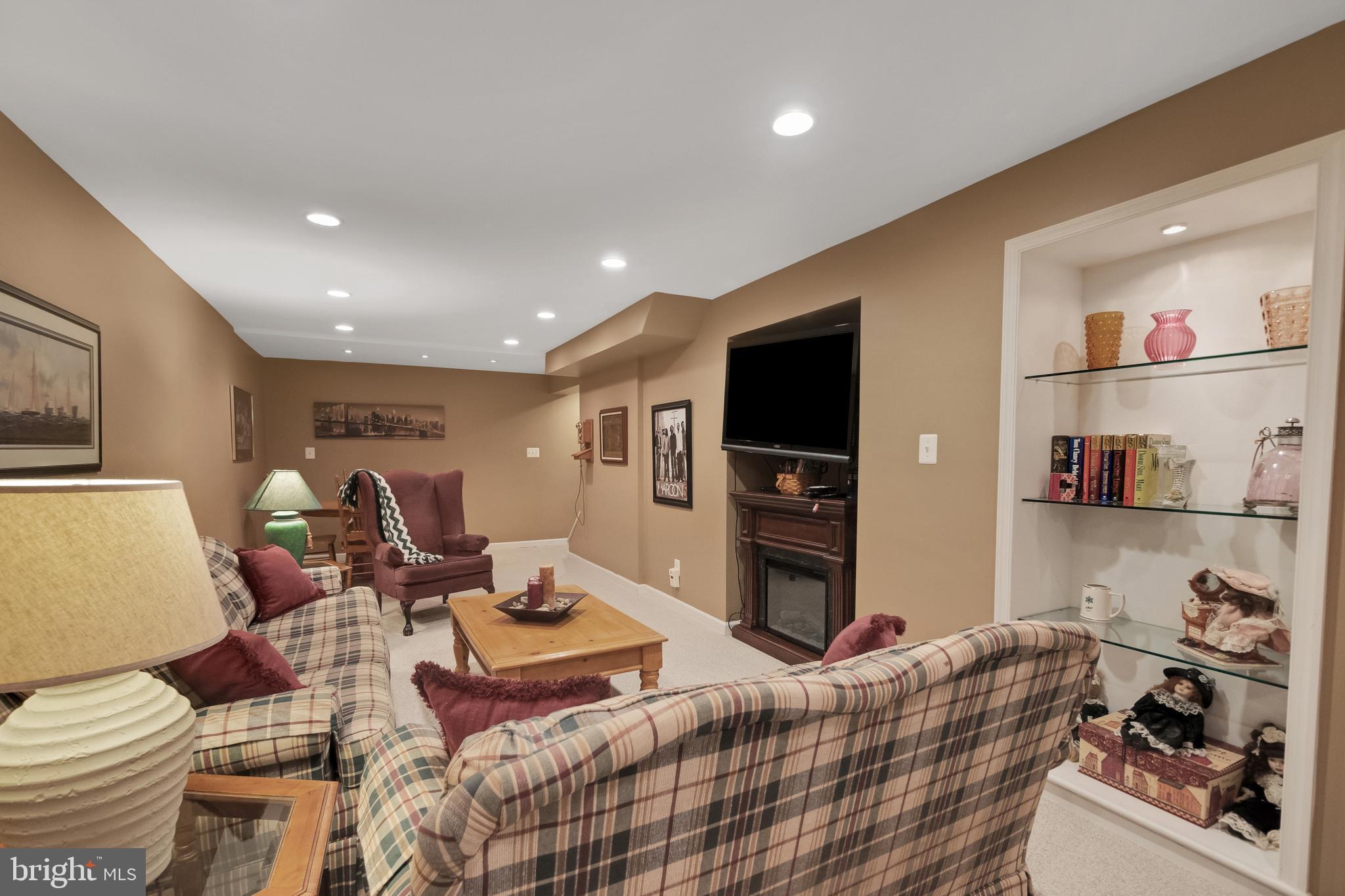 MID COUNTY VIEW - Residential