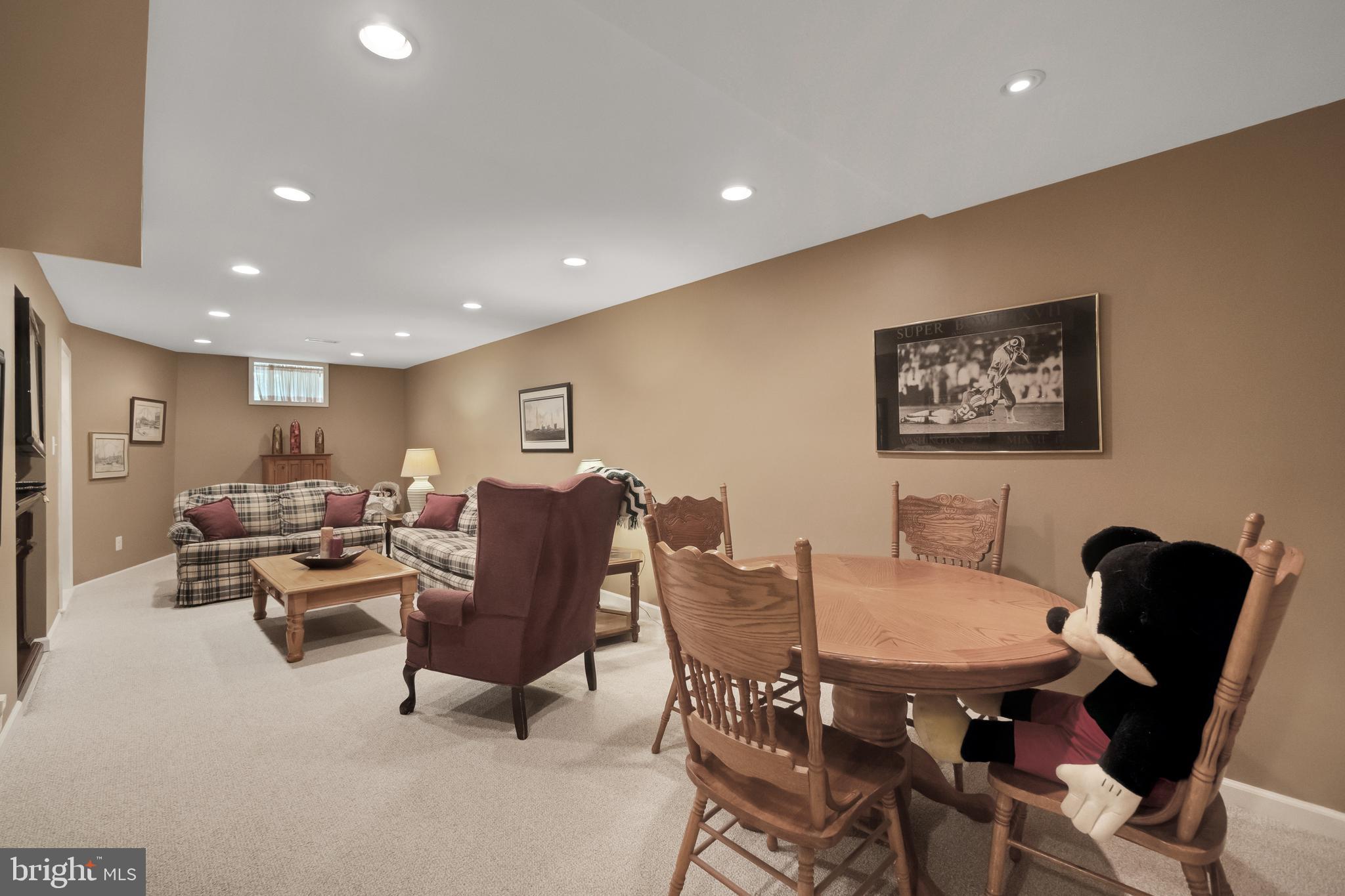 MID COUNTY VIEW - Residential