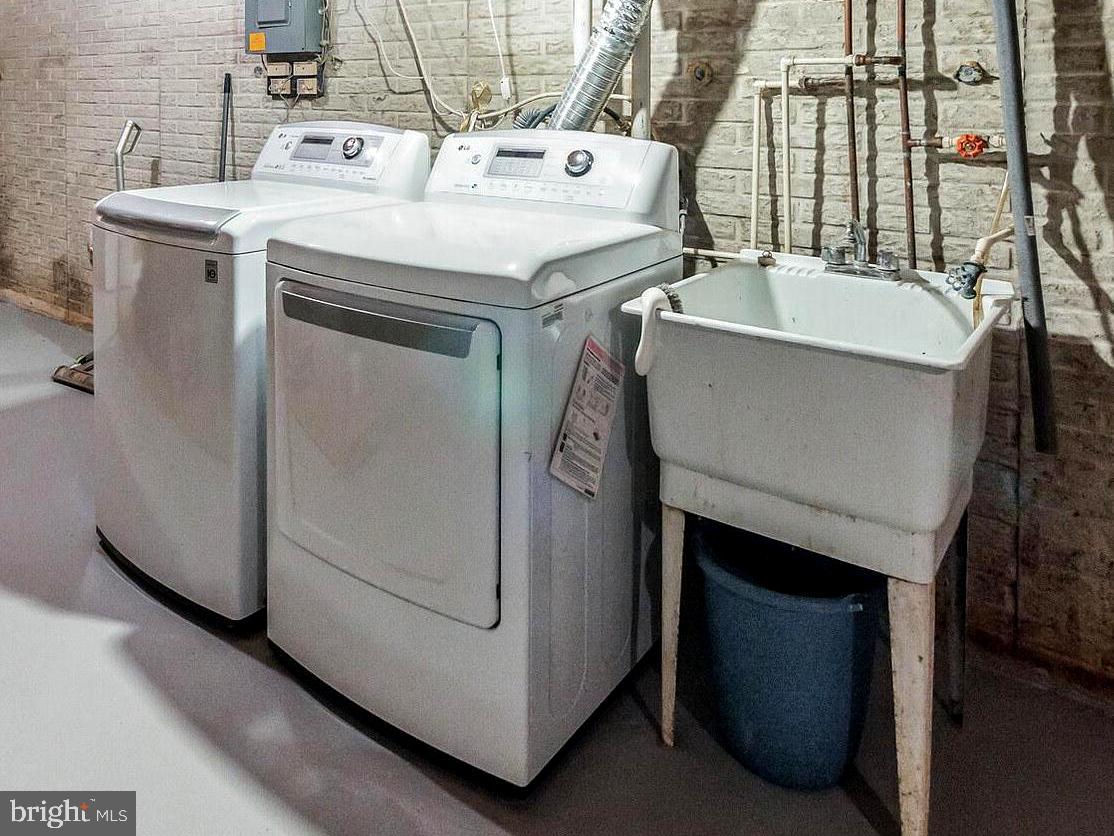 MID COUNTY VIEW - Residential