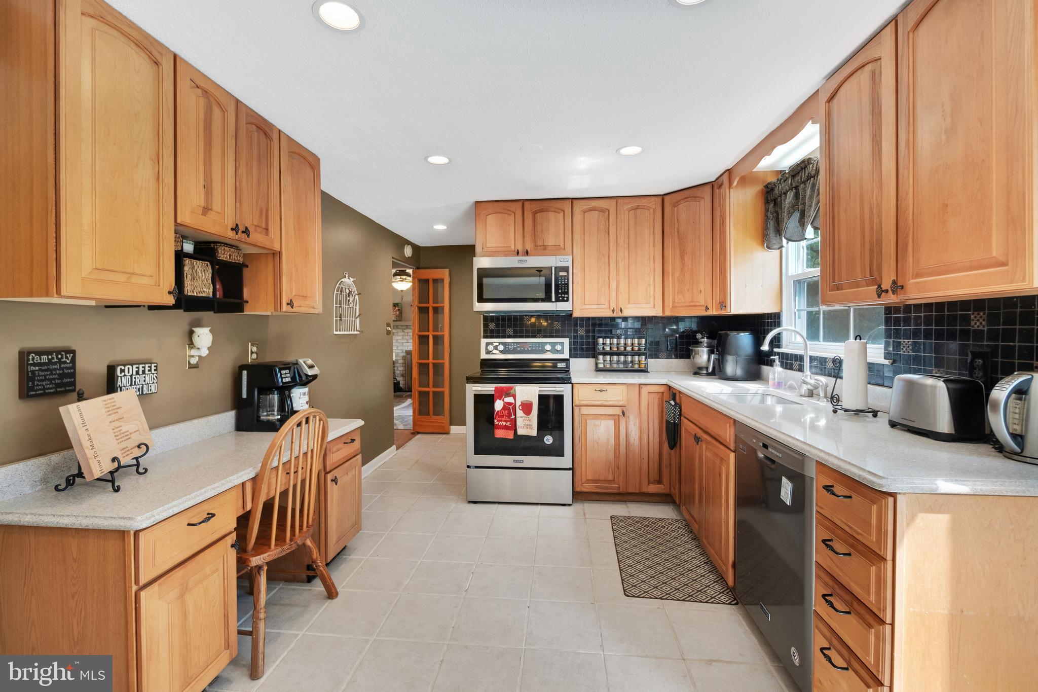 MID COUNTY VIEW - Residential