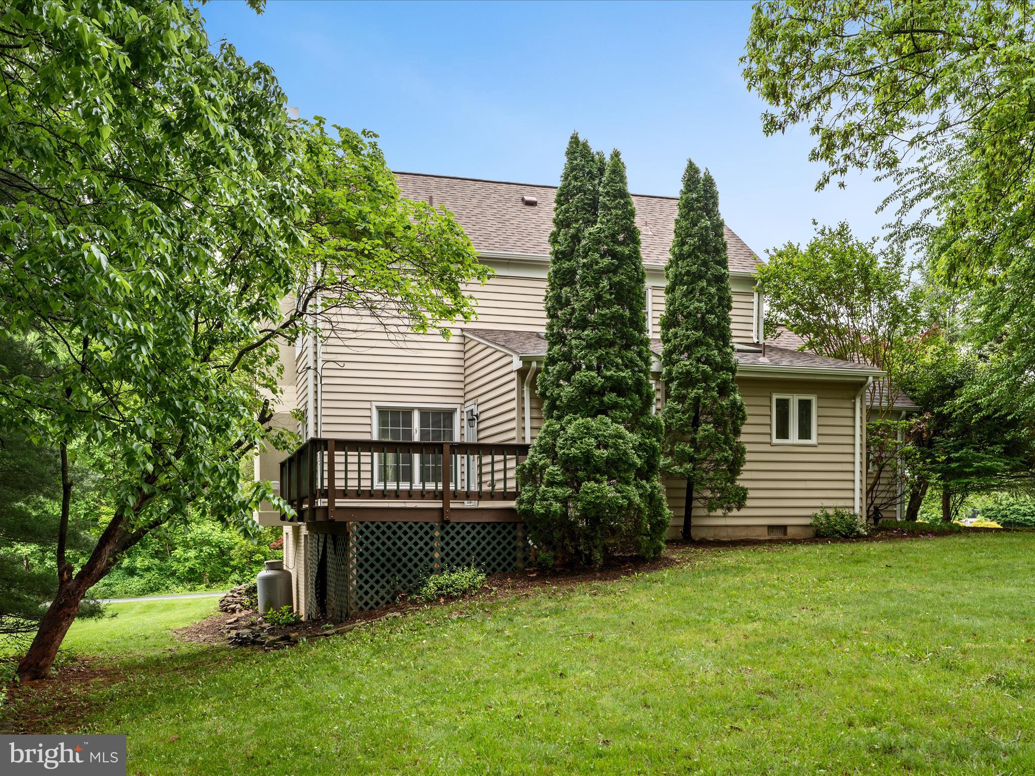 729 THOROUGHBRED DRIVE