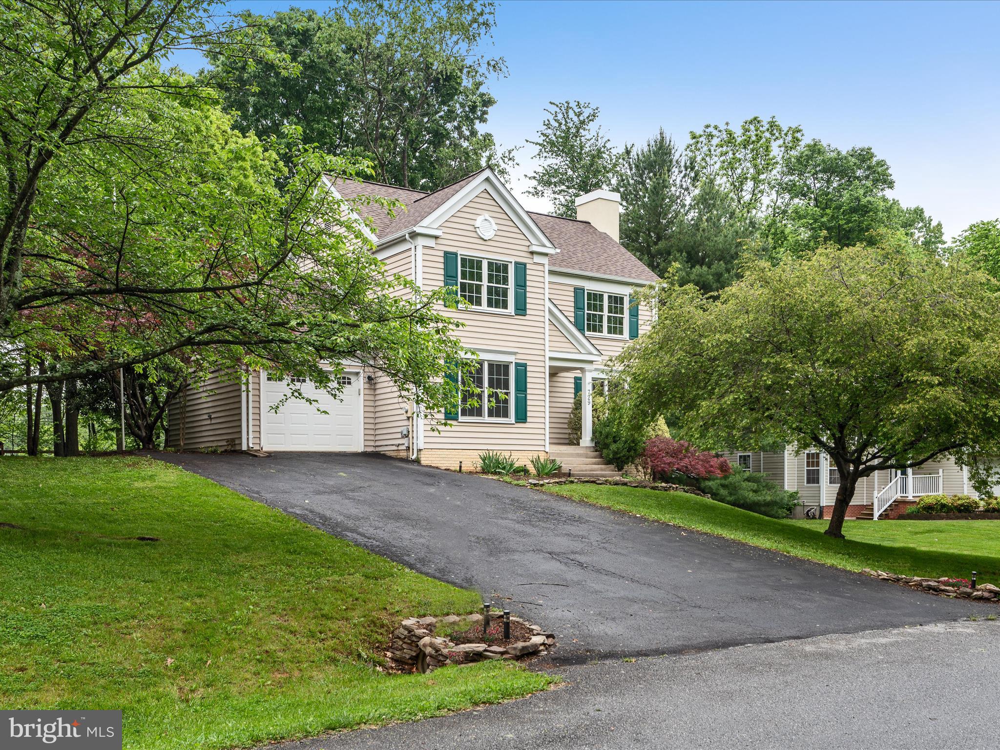 729 THOROUGHBRED DRIVE