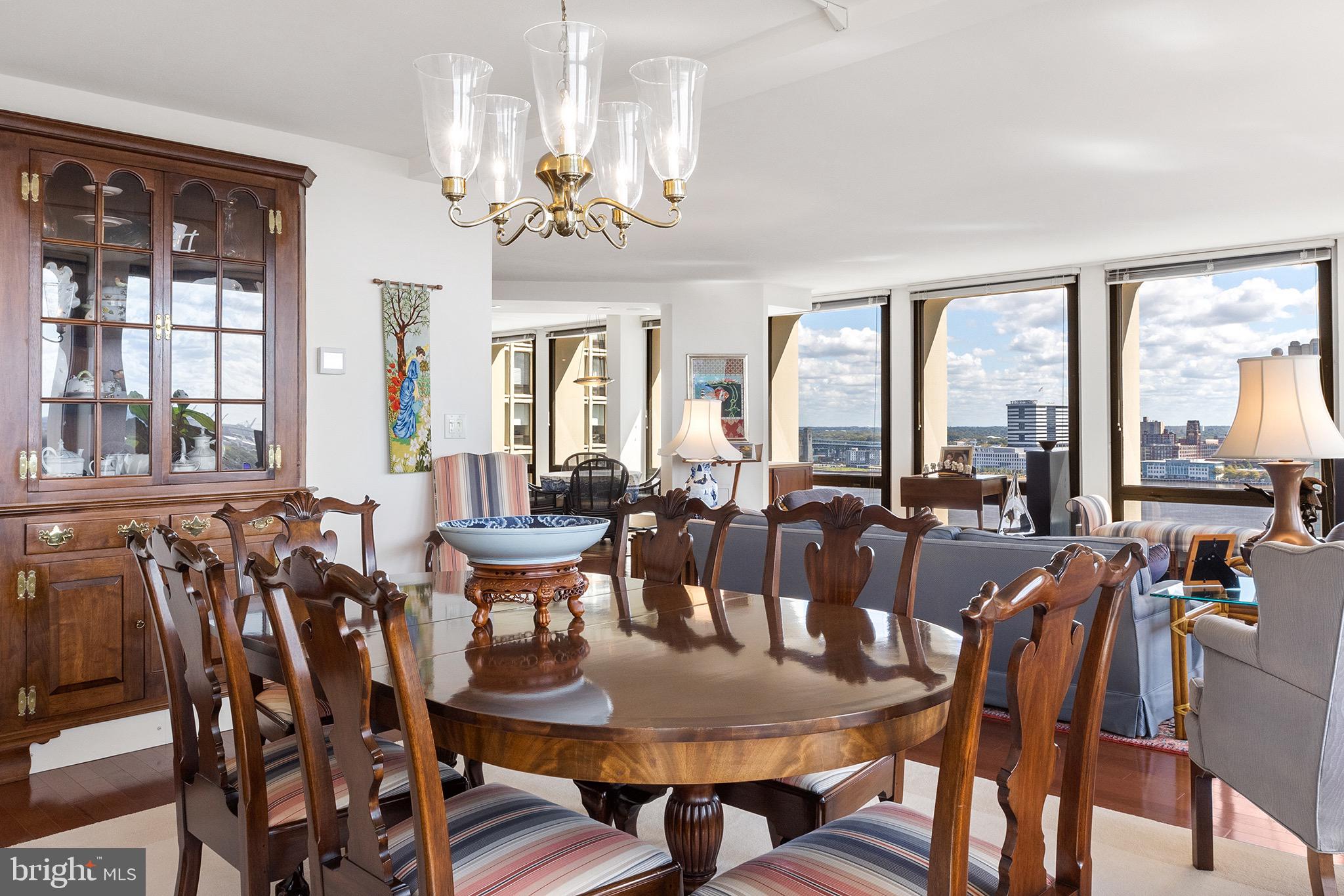 SOCIETY HILL - Residential