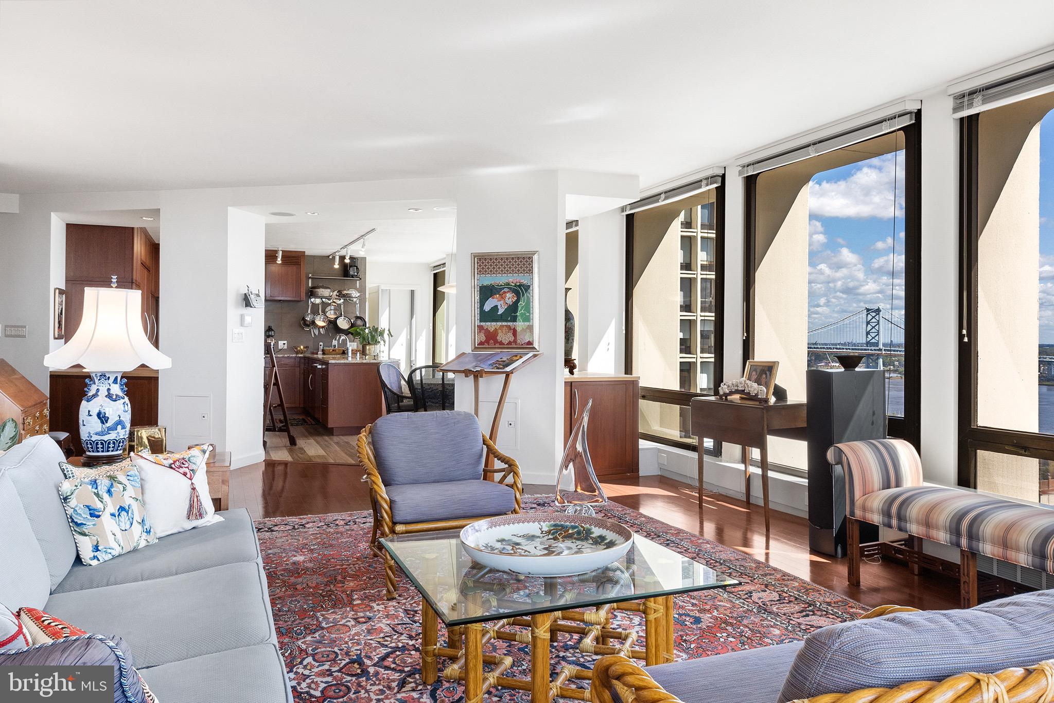 SOCIETY HILL - Residential