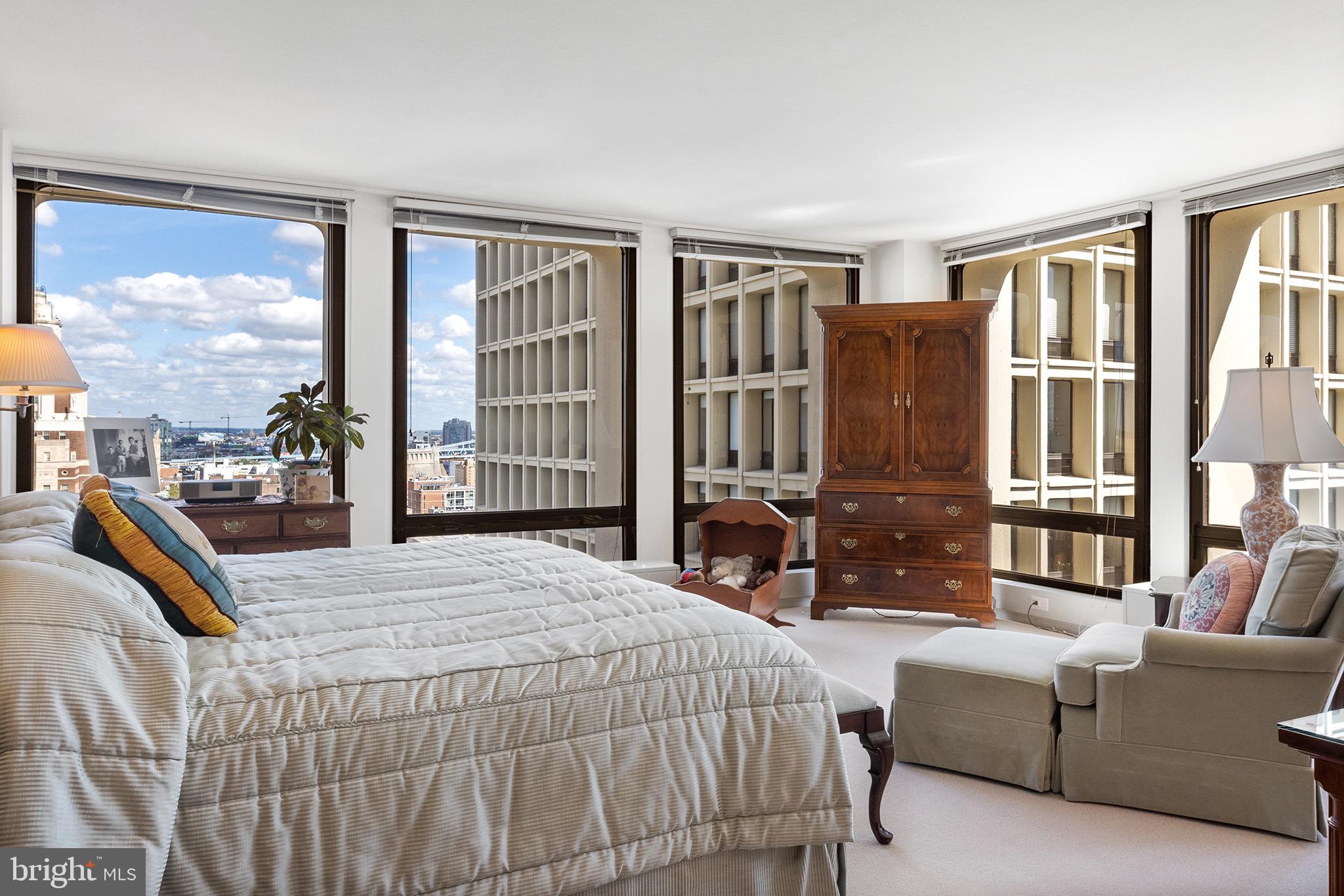 SOCIETY HILL - Residential