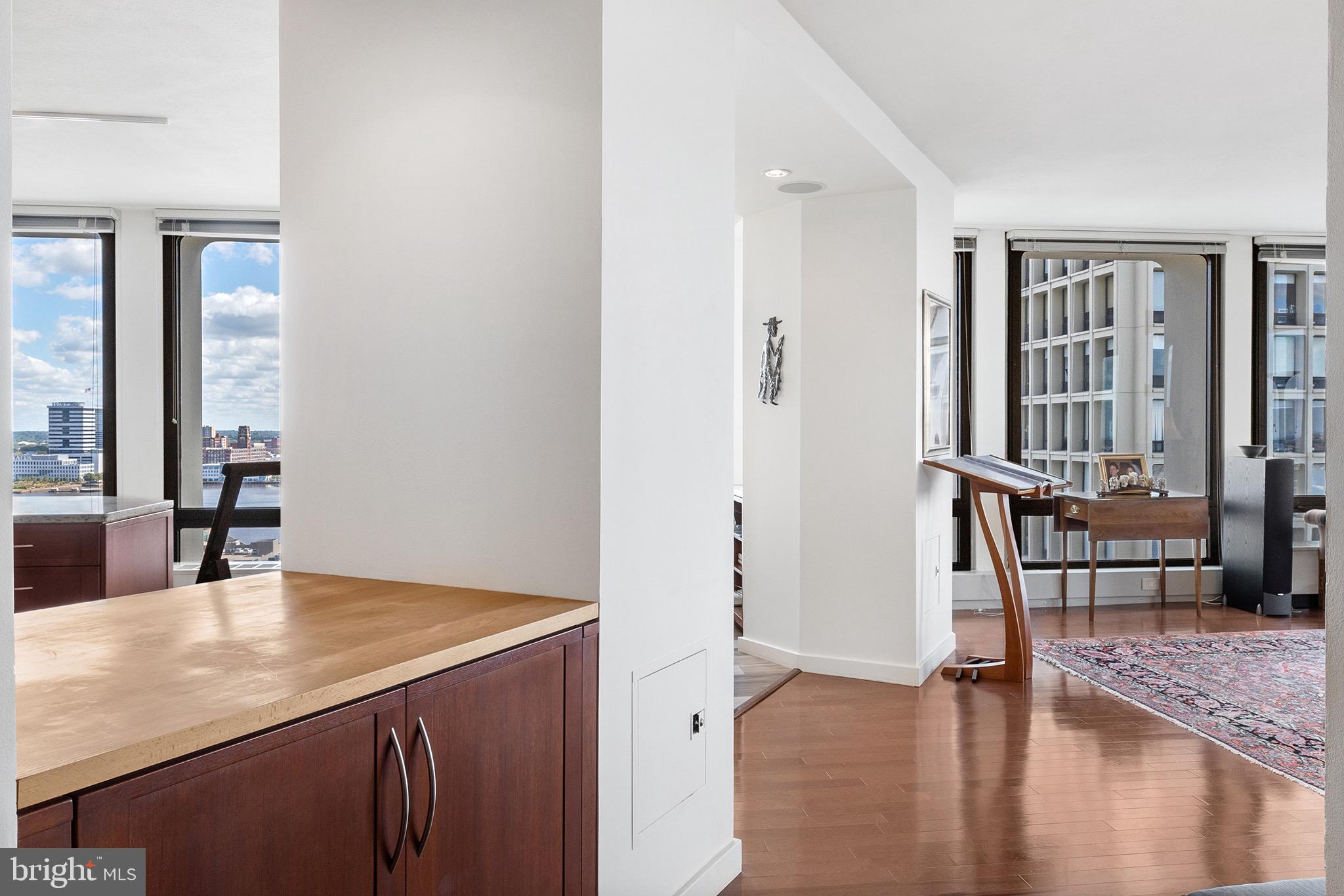 SOCIETY HILL - Residential