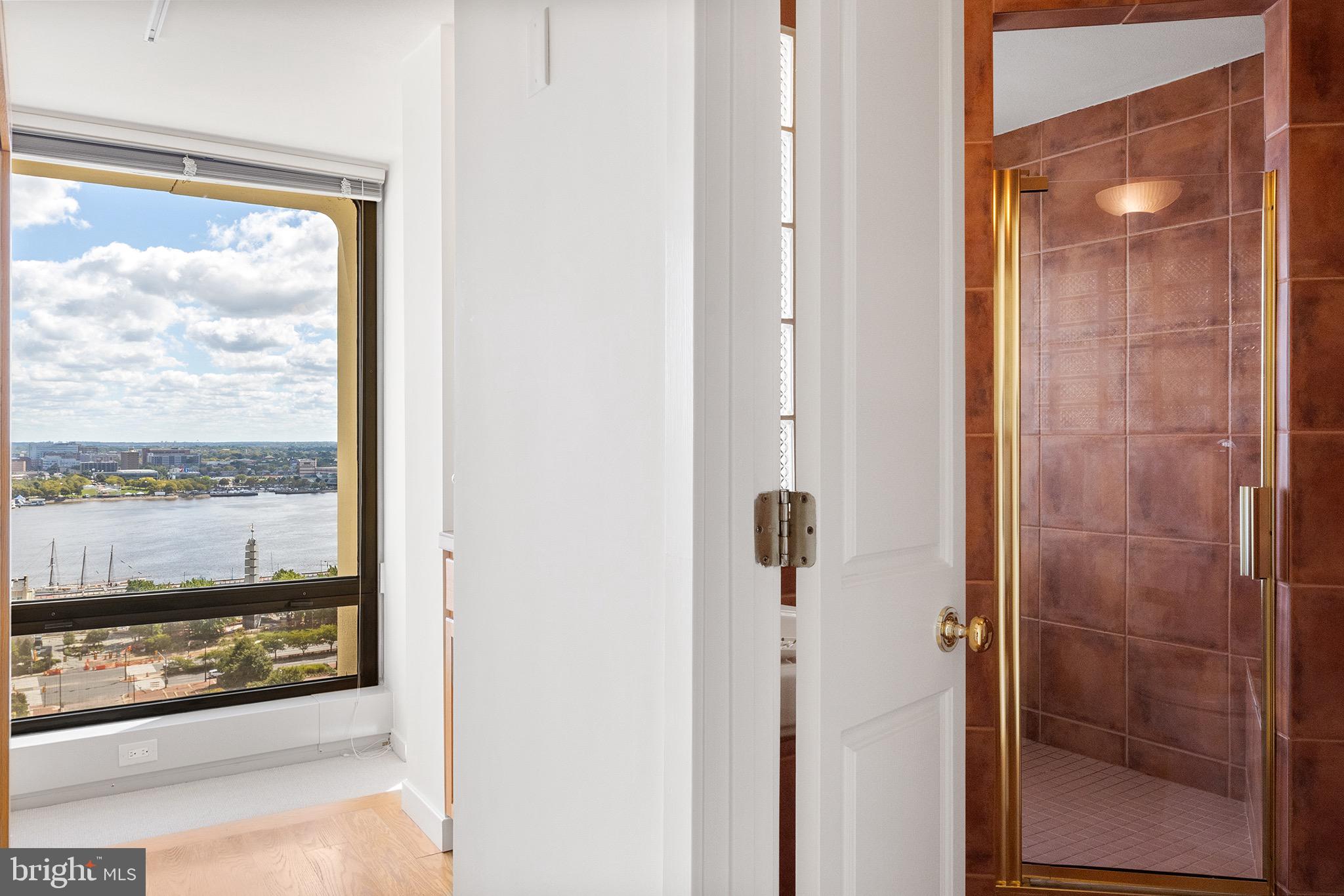 SOCIETY HILL - Residential