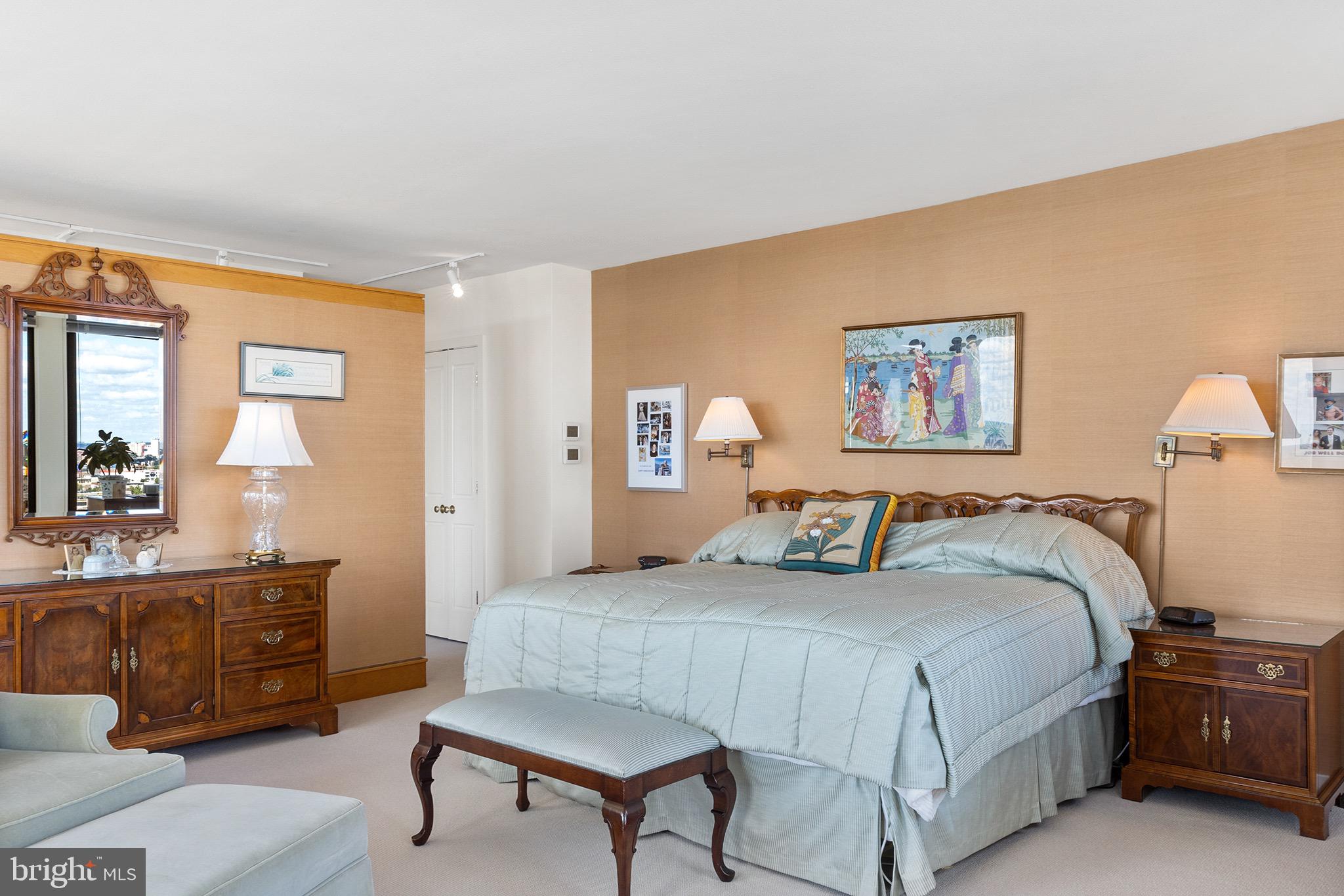 SOCIETY HILL - Residential