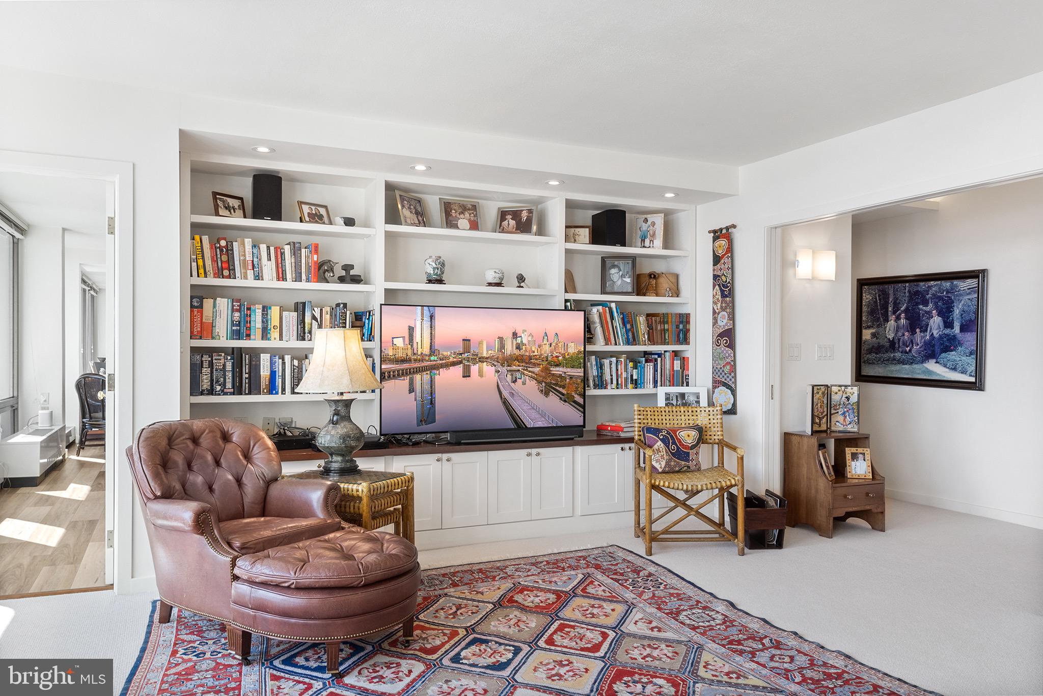 SOCIETY HILL - Residential