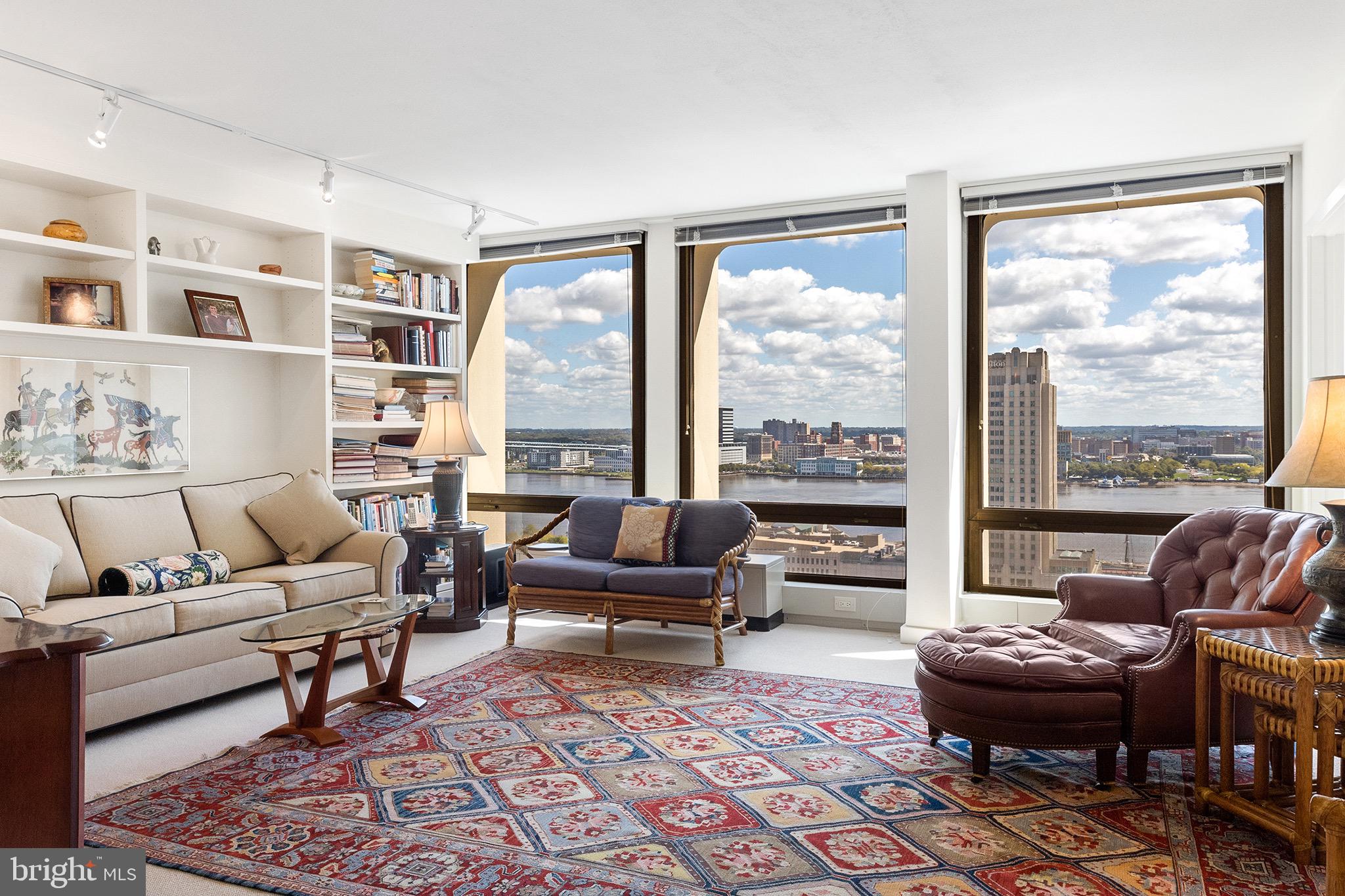 SOCIETY HILL - Residential