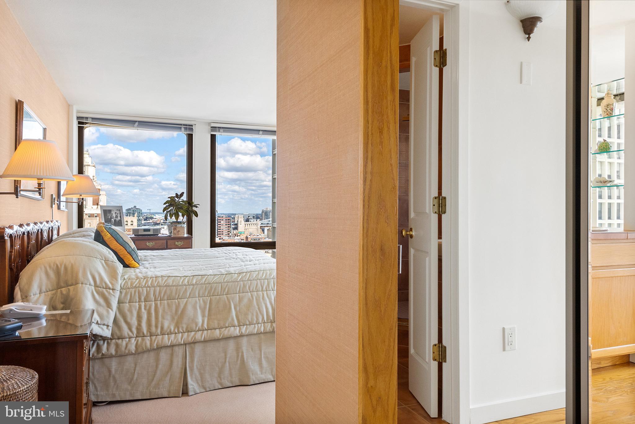 SOCIETY HILL - Residential