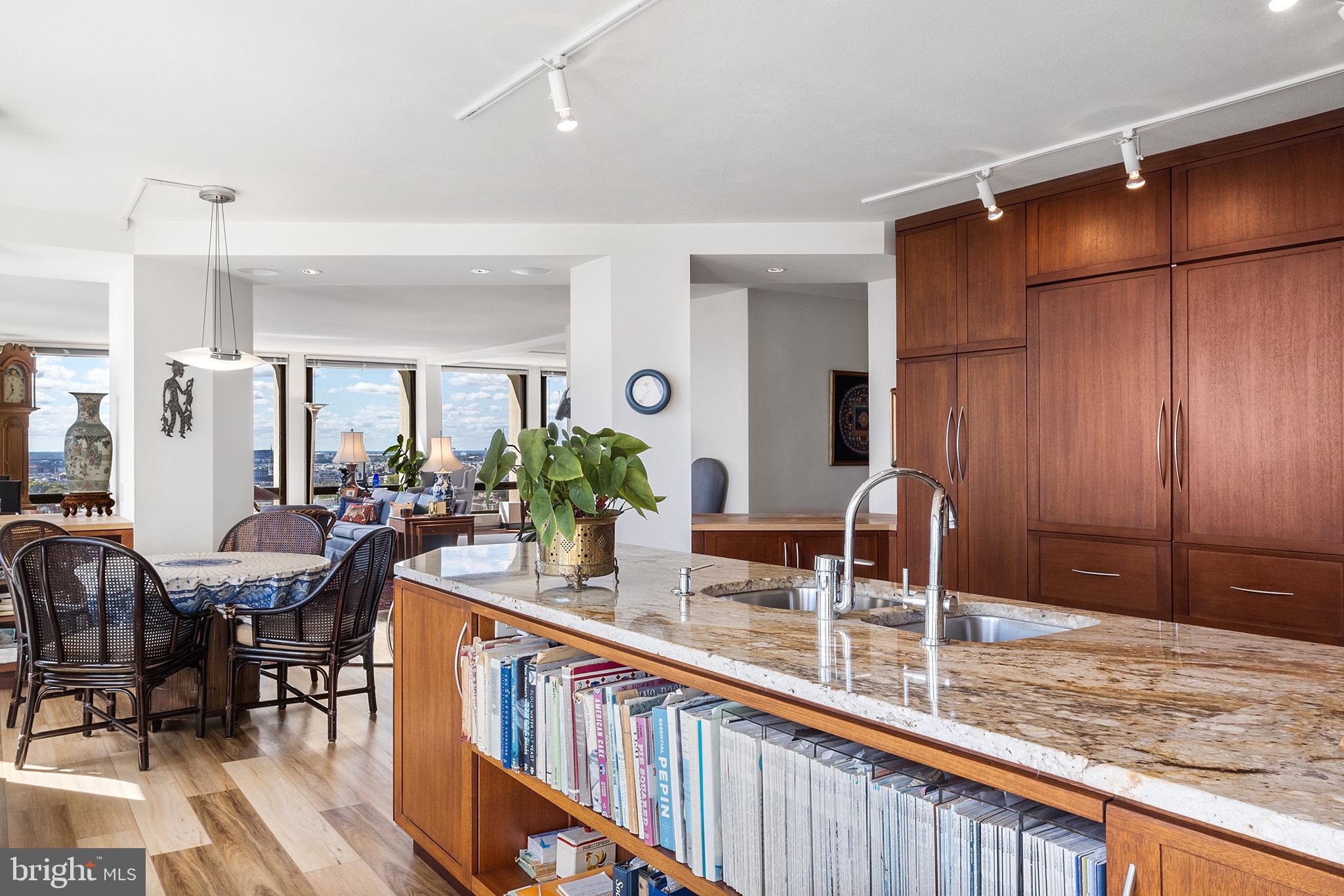 SOCIETY HILL - Residential