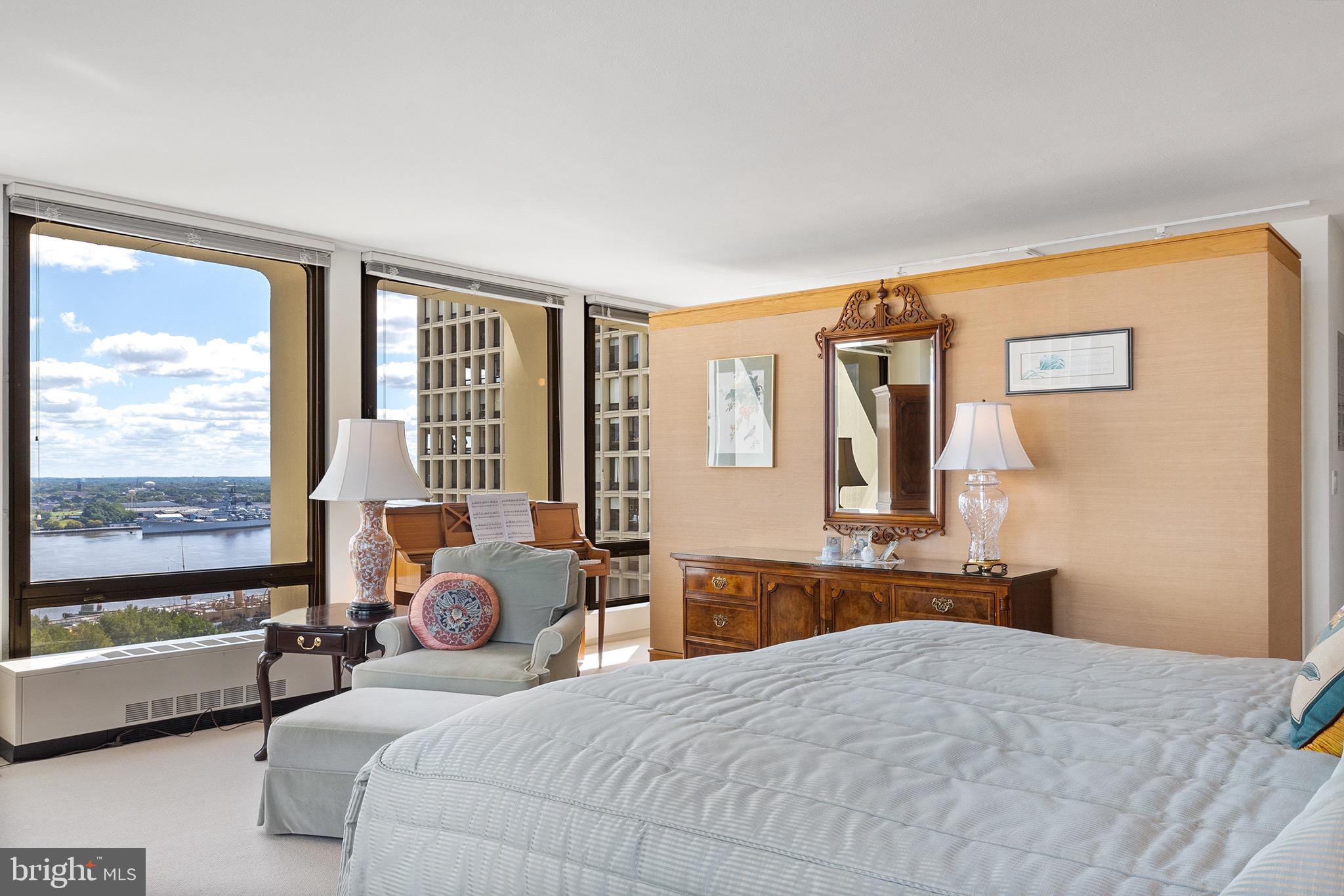 SOCIETY HILL - Residential