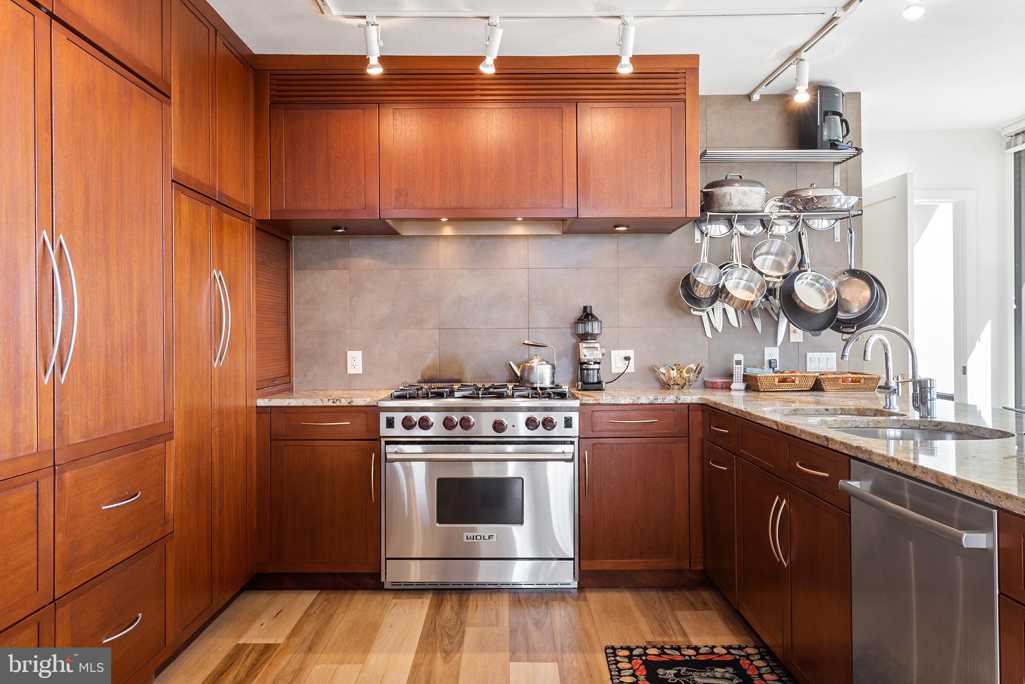 SOCIETY HILL - Residential