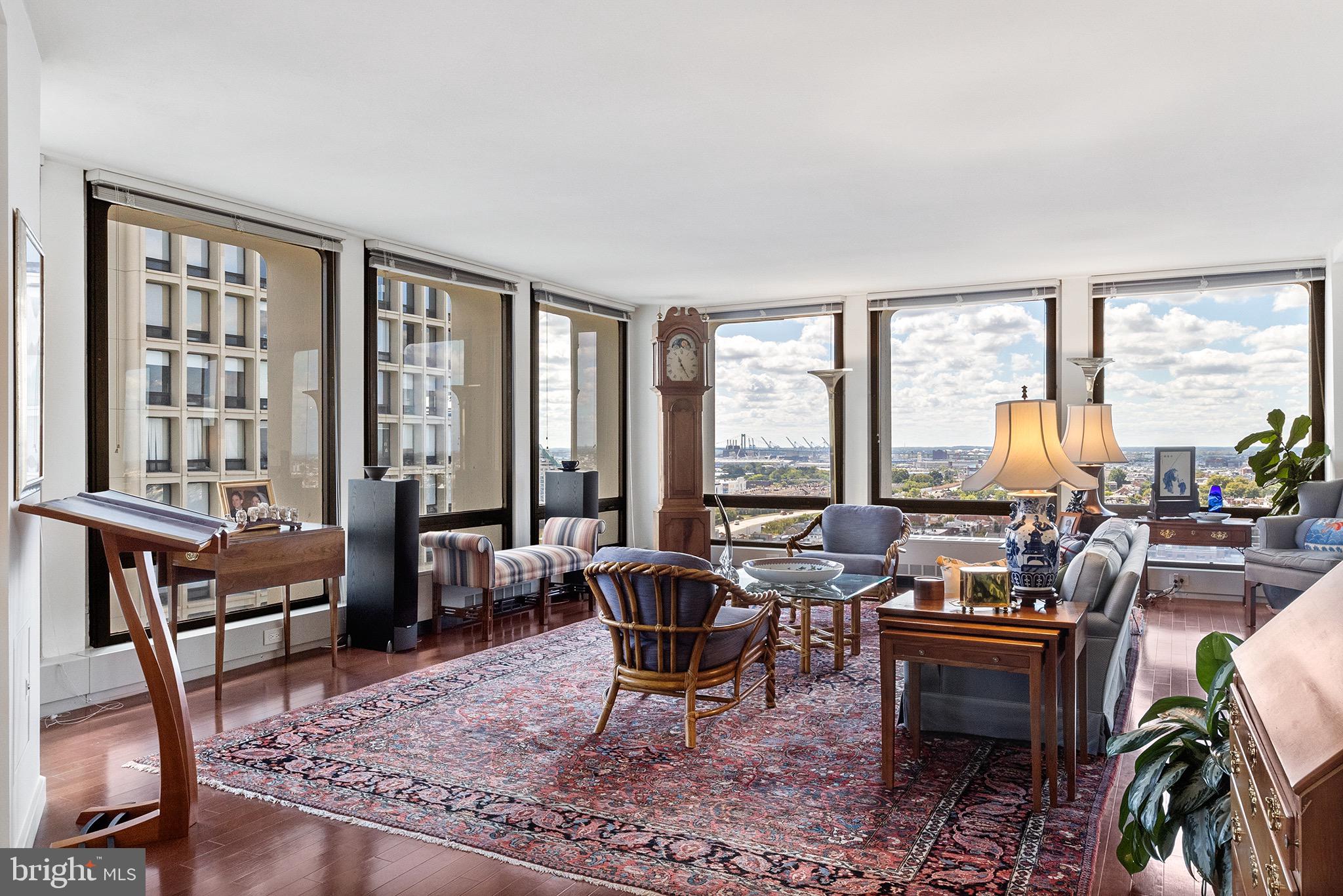 SOCIETY HILL - Residential