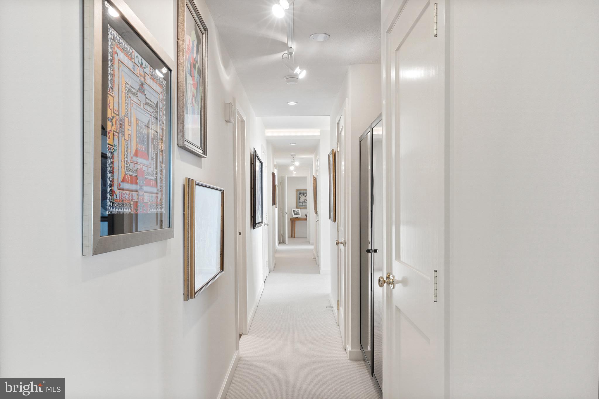 SOCIETY HILL - Residential