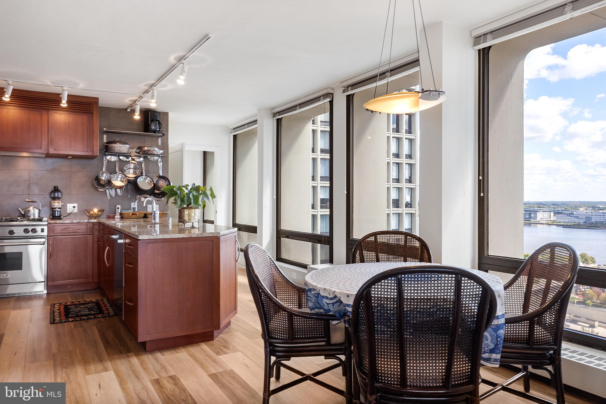 SOCIETY HILL - Residential