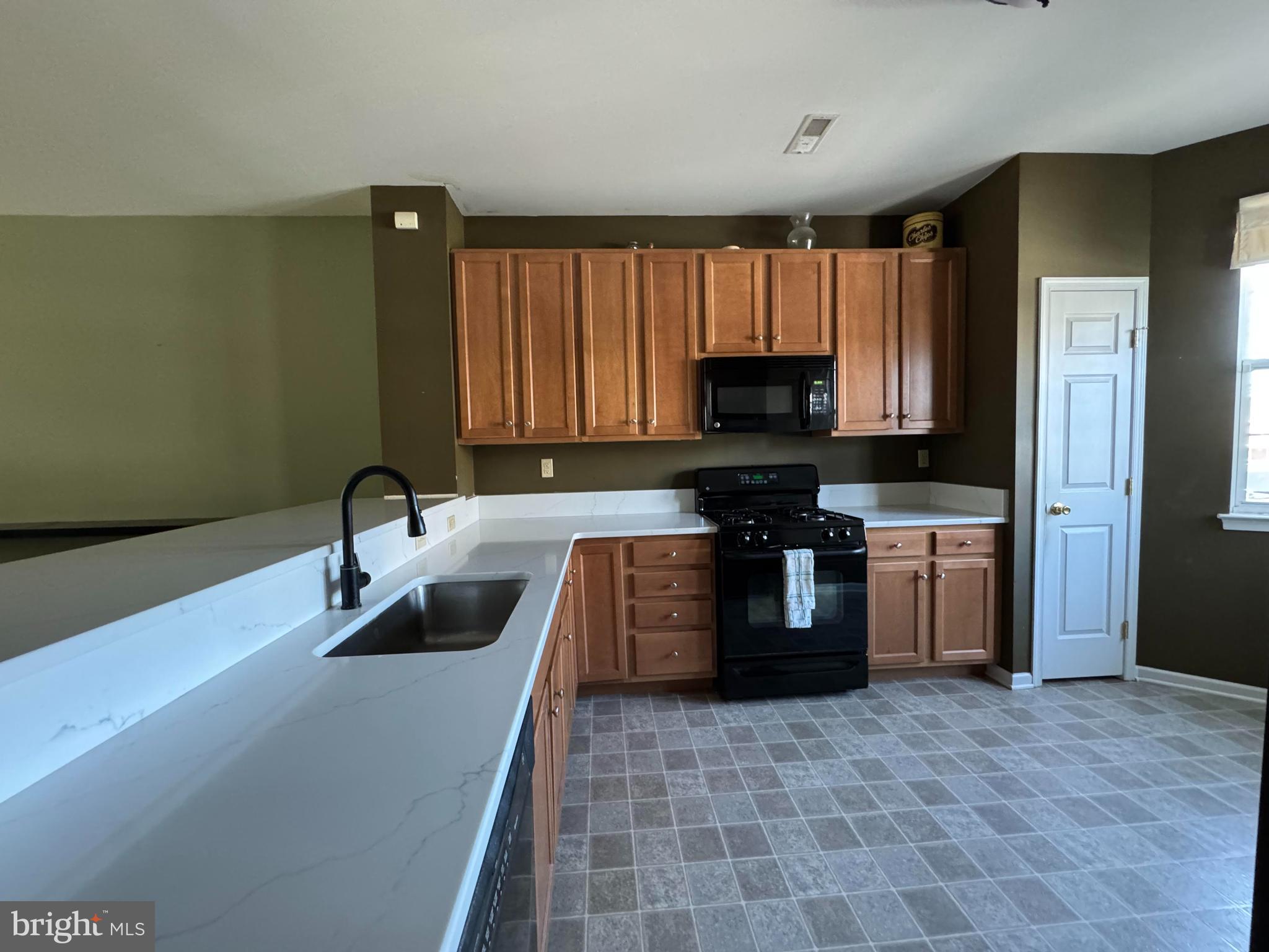 317 WILLIAM TAFT AVENUE