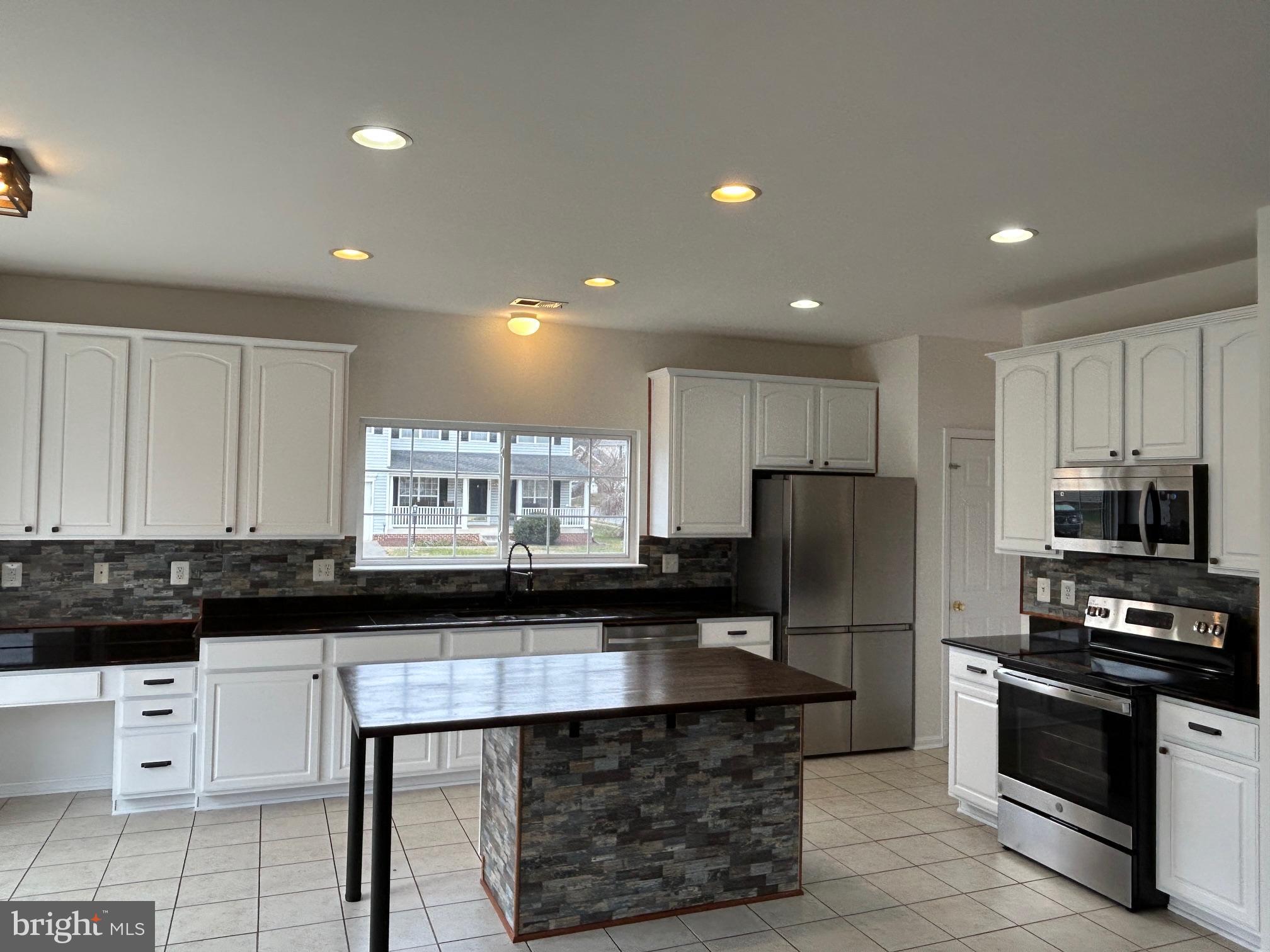 THE GALLERY - Residential Lease