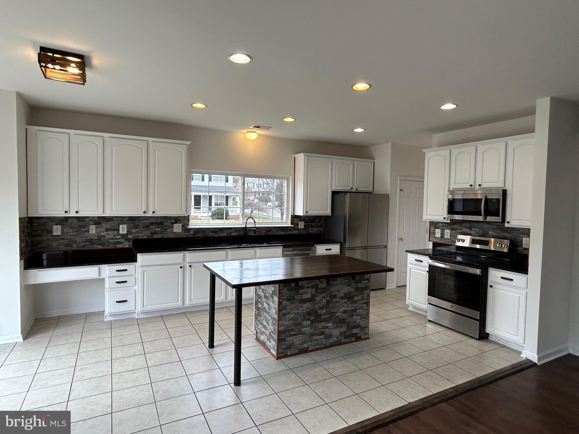 THE GALLERY - Residential Lease