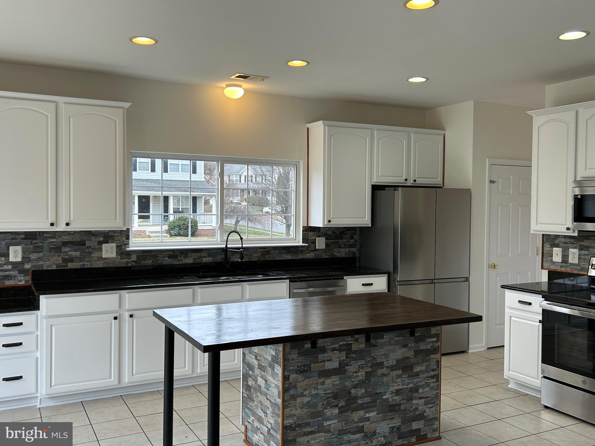 THE GALLERY - Residential Lease