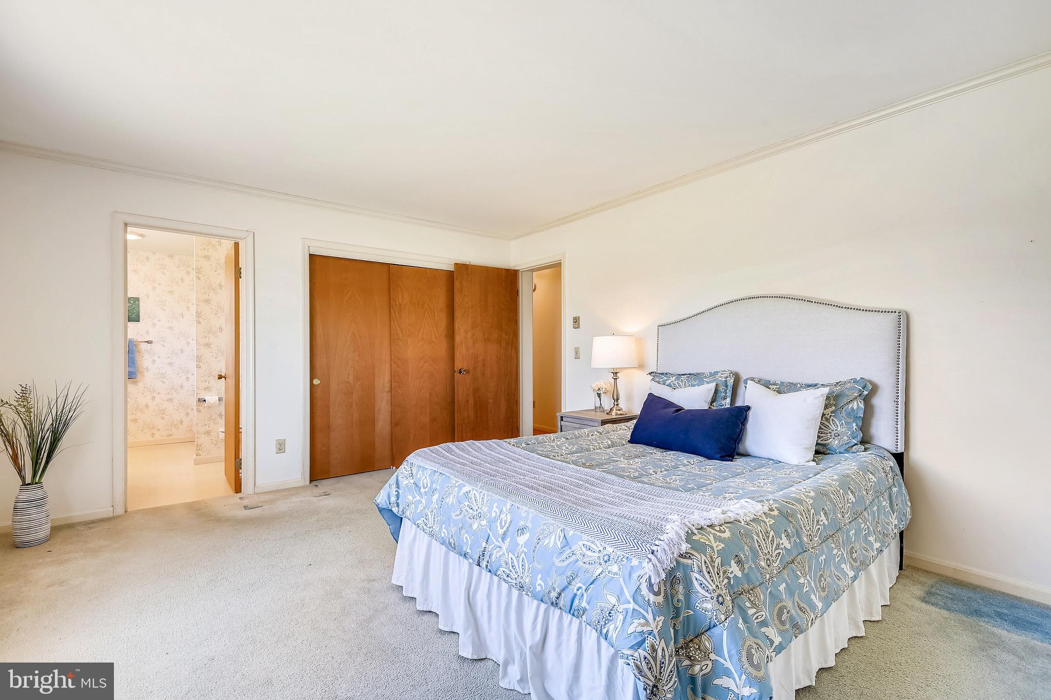 BROAD NECK - Residential