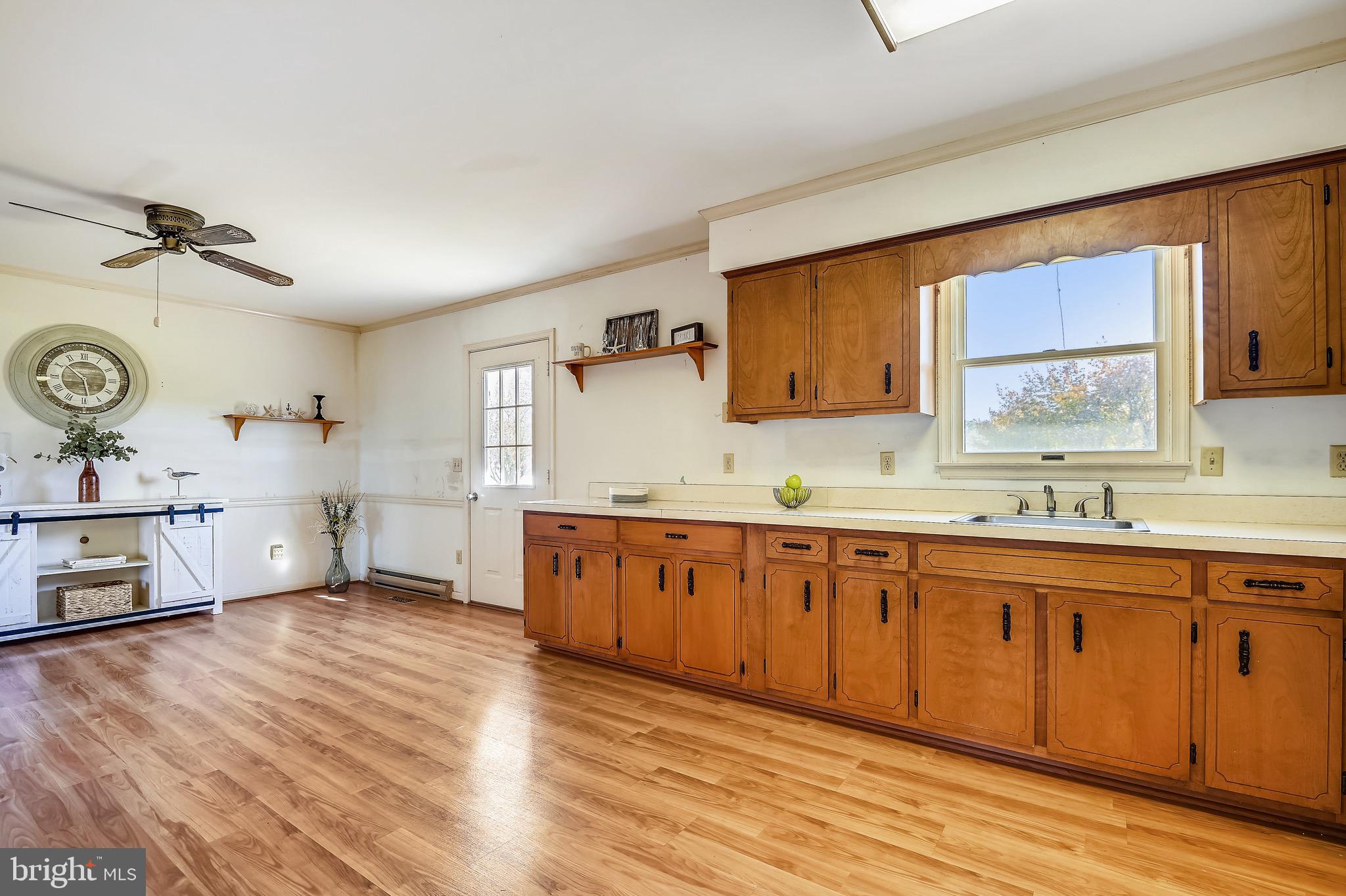 BROAD NECK - Residential