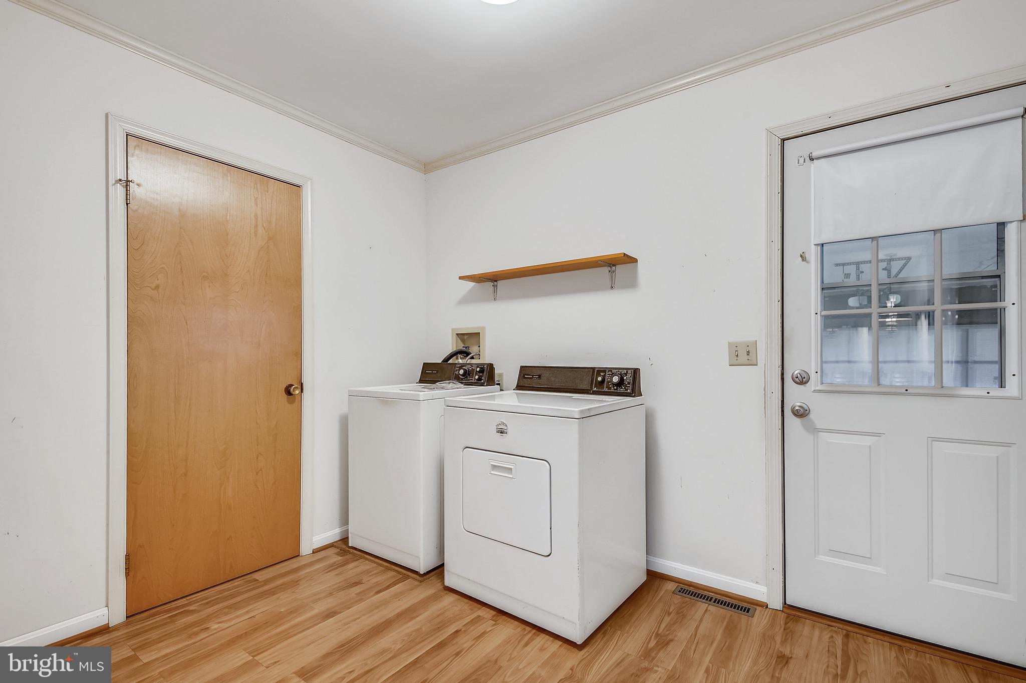 BROAD NECK - Residential