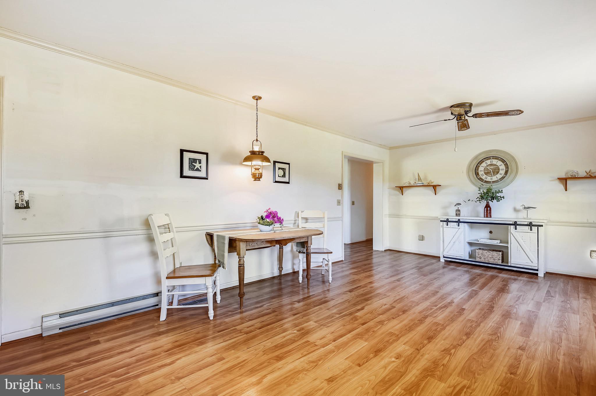 BROAD NECK - Residential